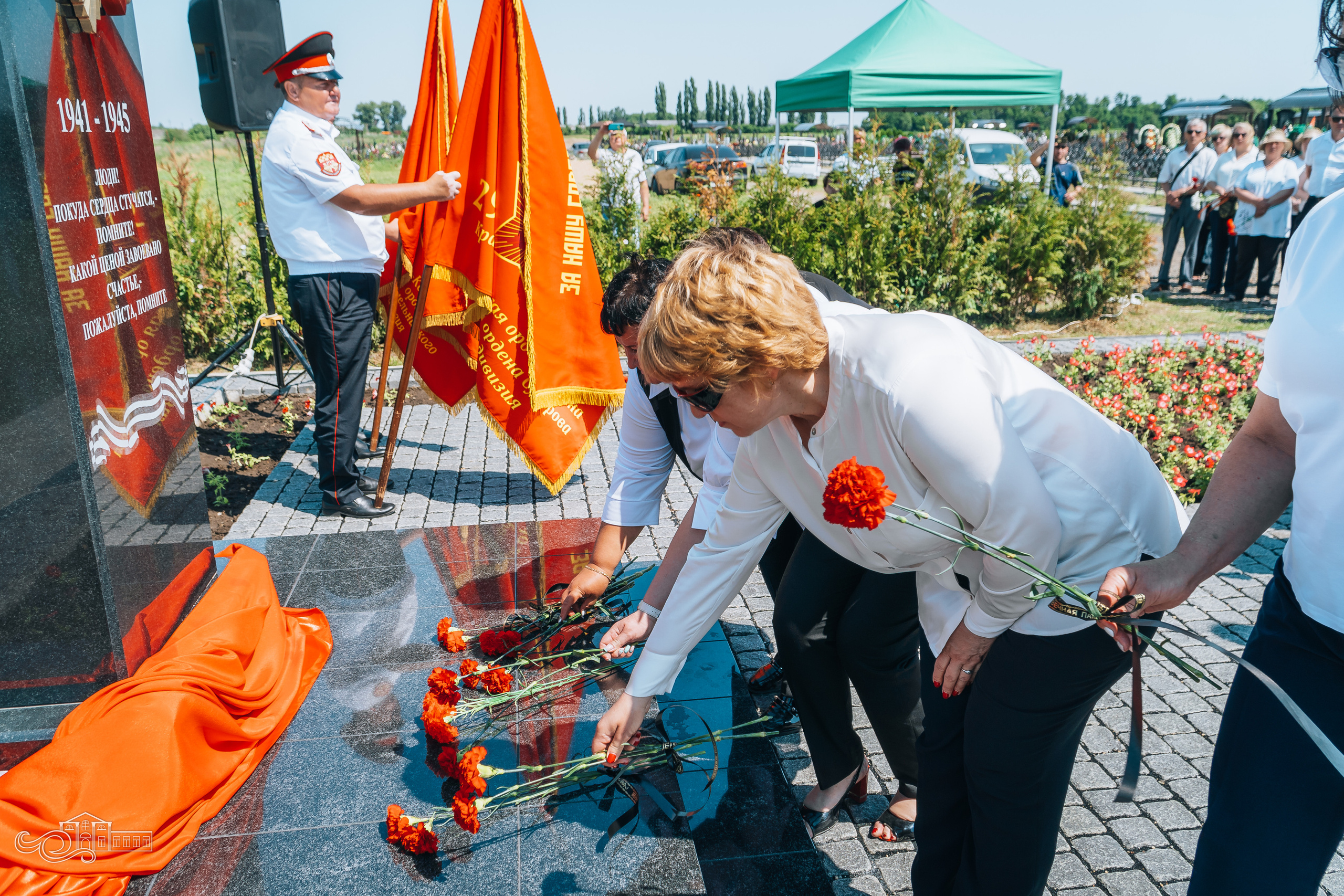 Открытие памятника неизвестным Советским воинам. Новотитаровский Дом культуры