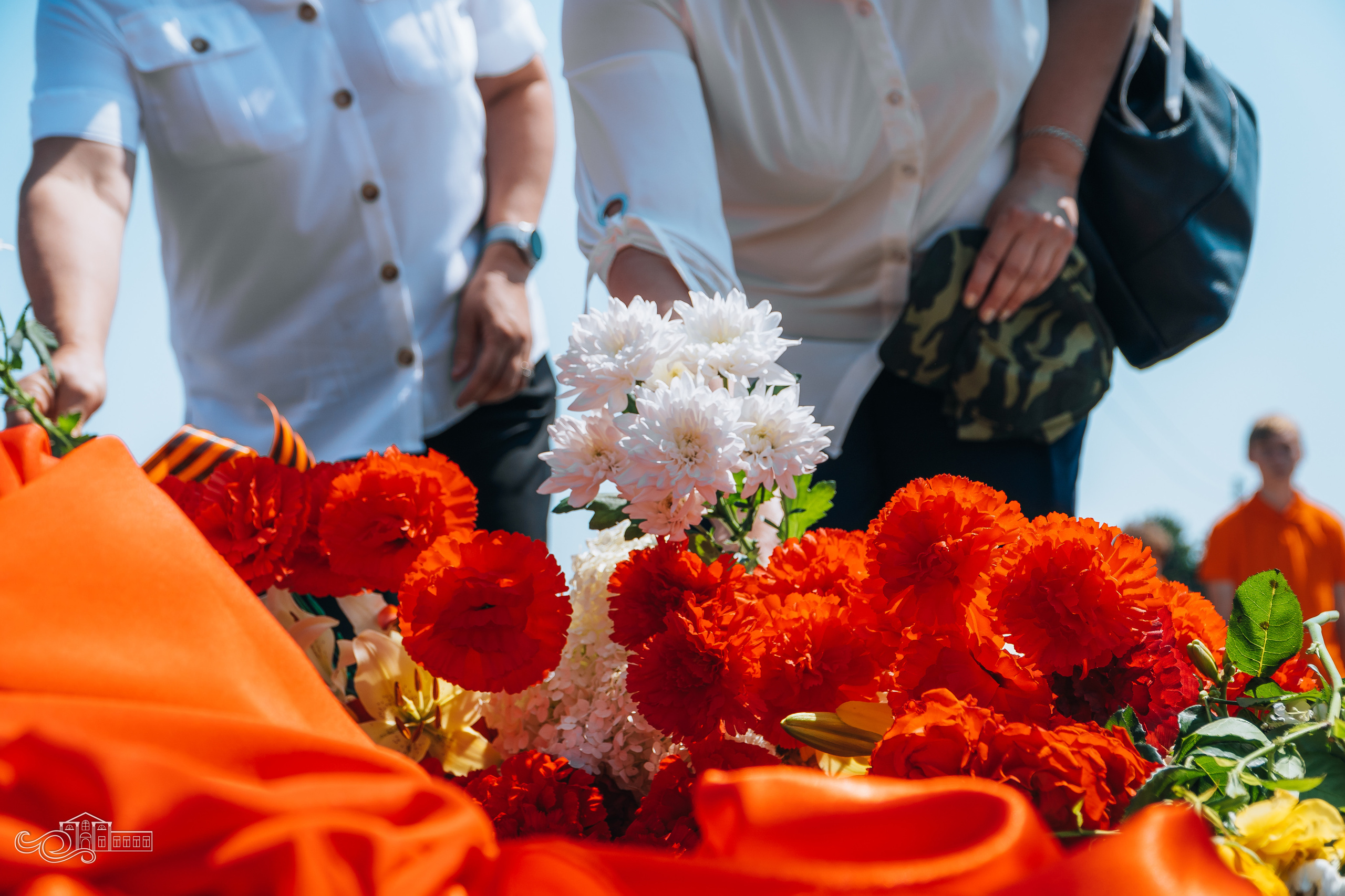 Открытие памятника неизвестным Советским воинам. Новотитаровский Дом культуры