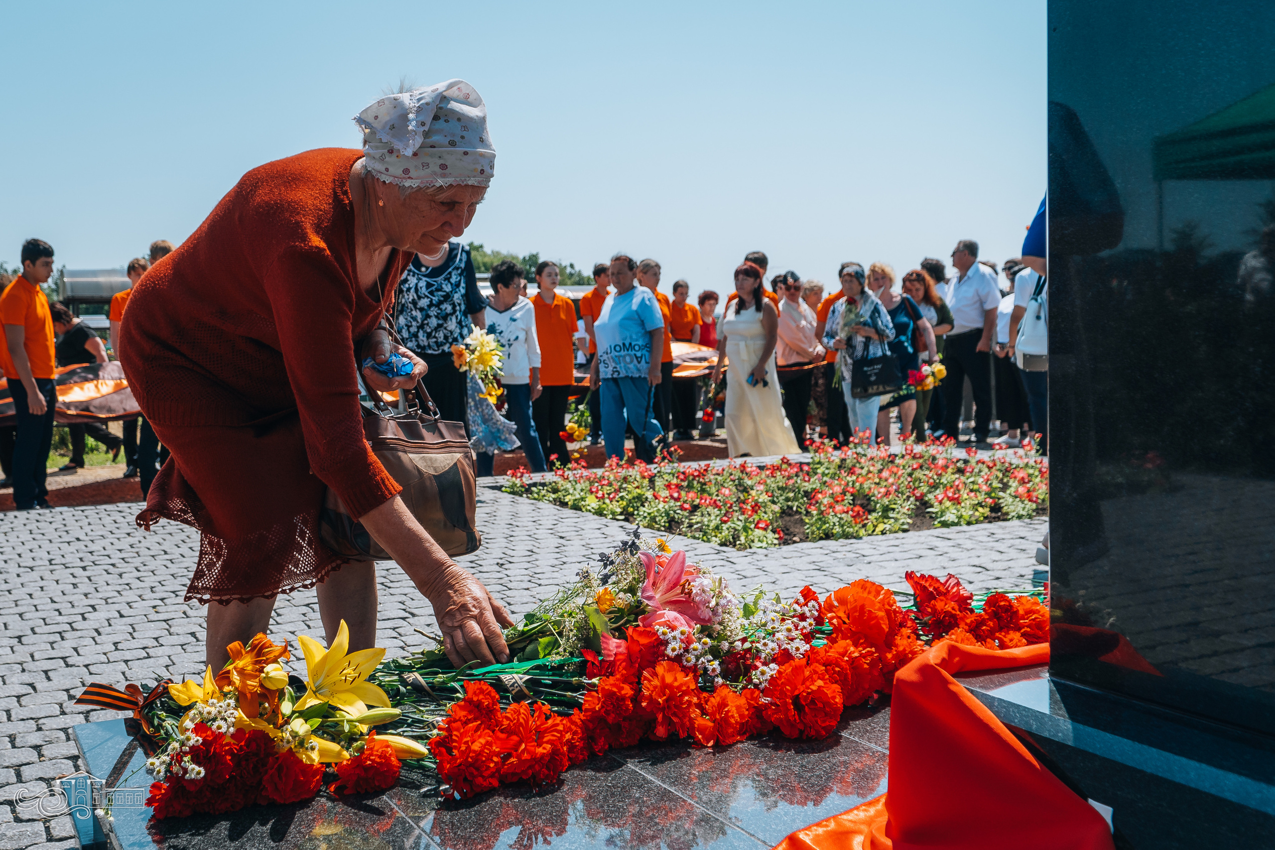 Открытие памятника неизвестным Советским воинам. Новотитаровский Дом культуры