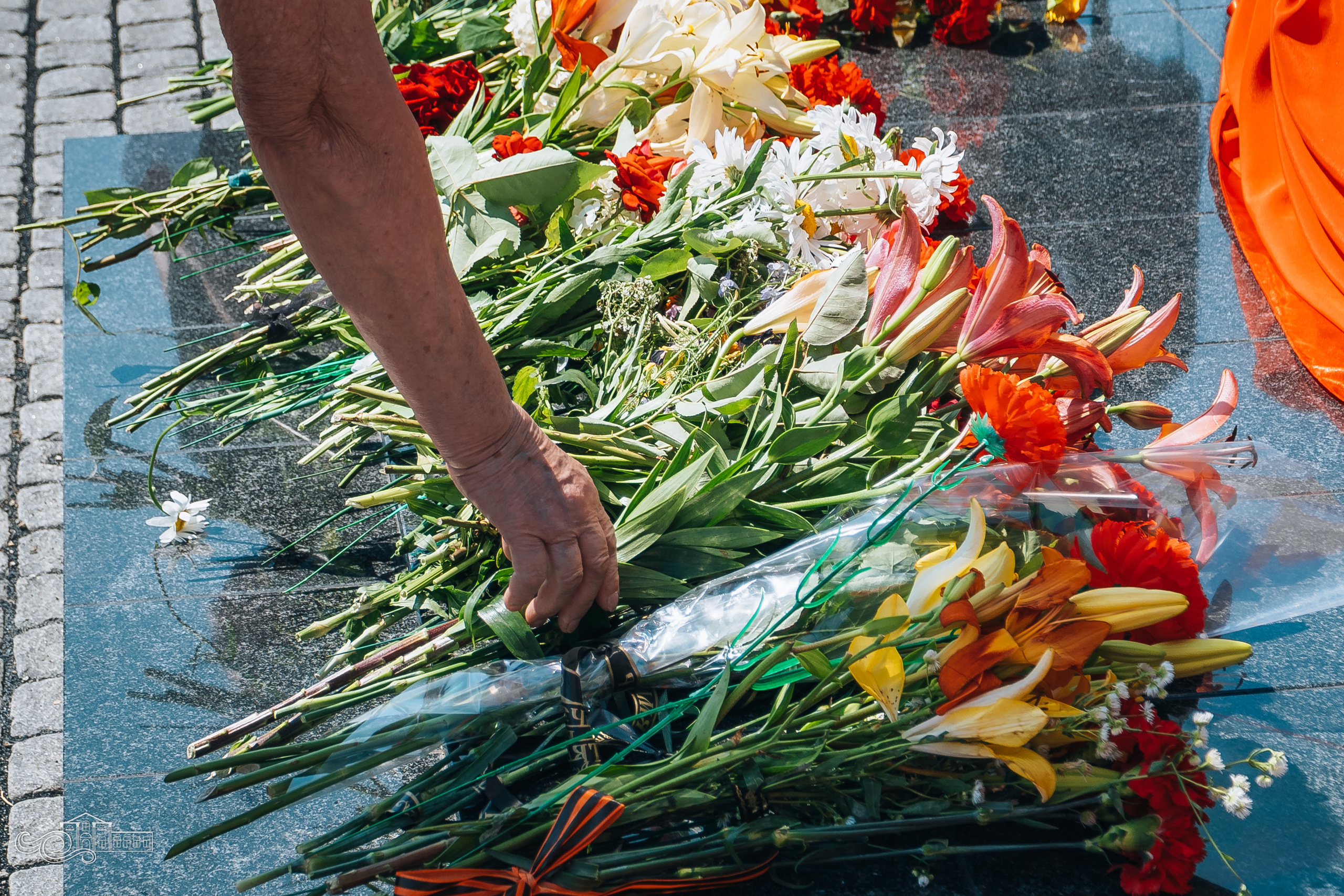 Открытие памятника неизвестным Советским воинам. Новотитаровский Дом культуры