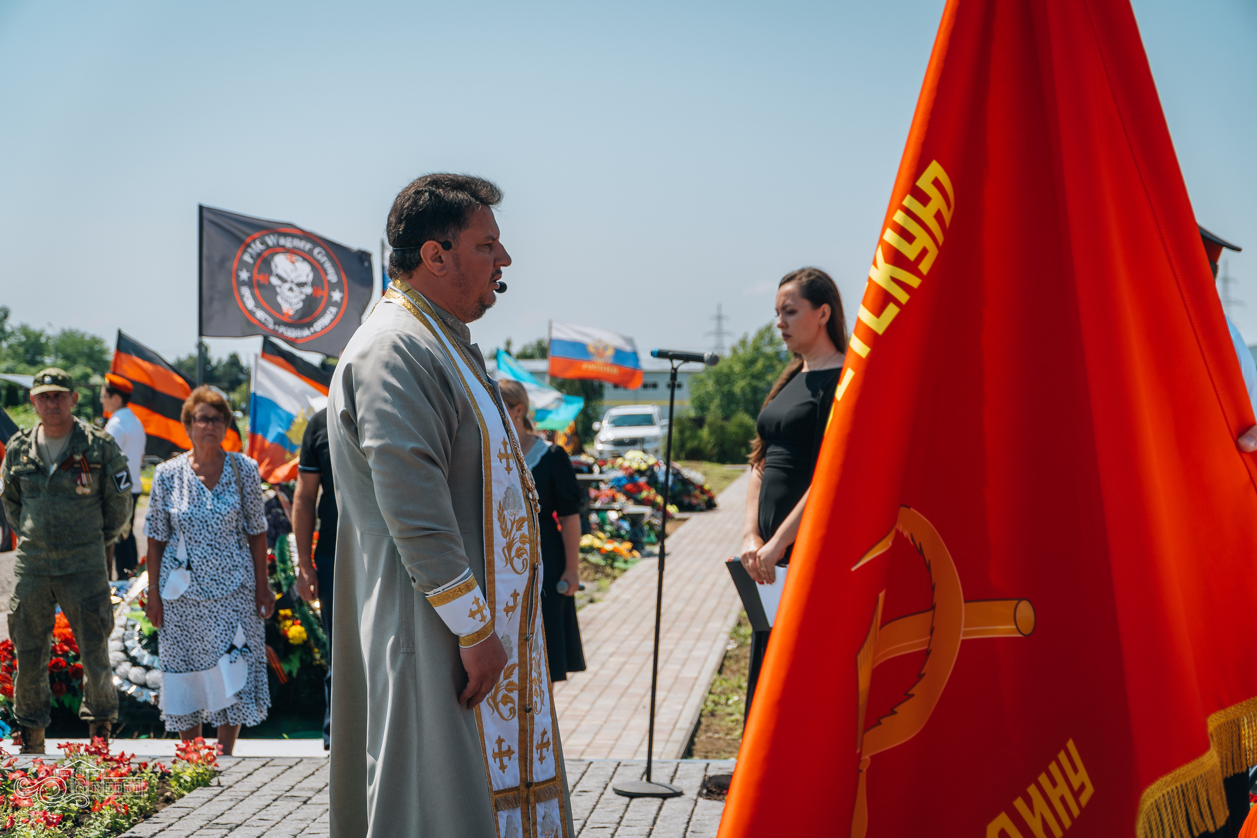 Открытие памятника неизвестным Советским воинам. Новотитаровский Дом культуры