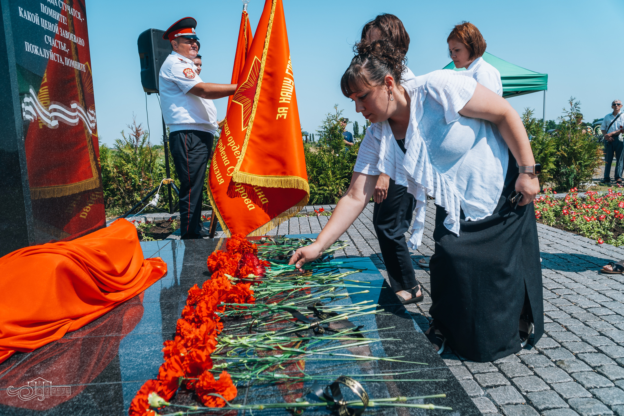 Открытие памятника неизвестным Советским воинам. Новотитаровский Дом культуры