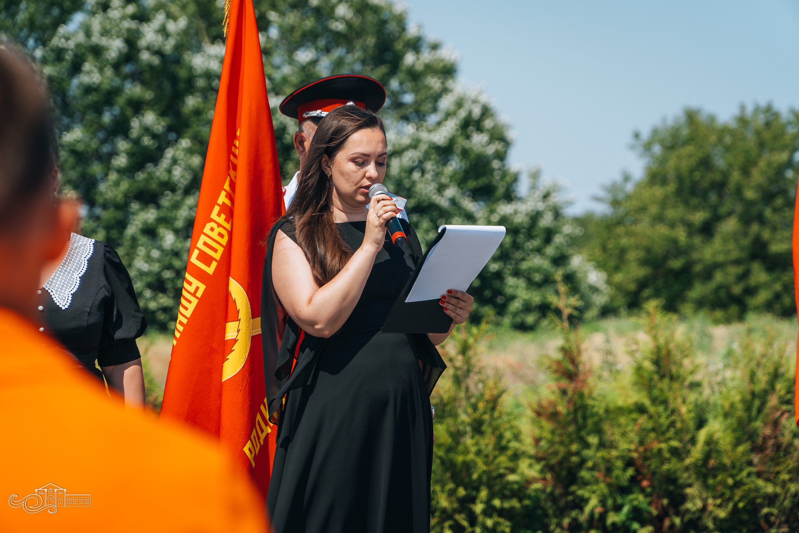 Открытие памятника неизвестным Советским воинам. Новотитаровский Дом культуры