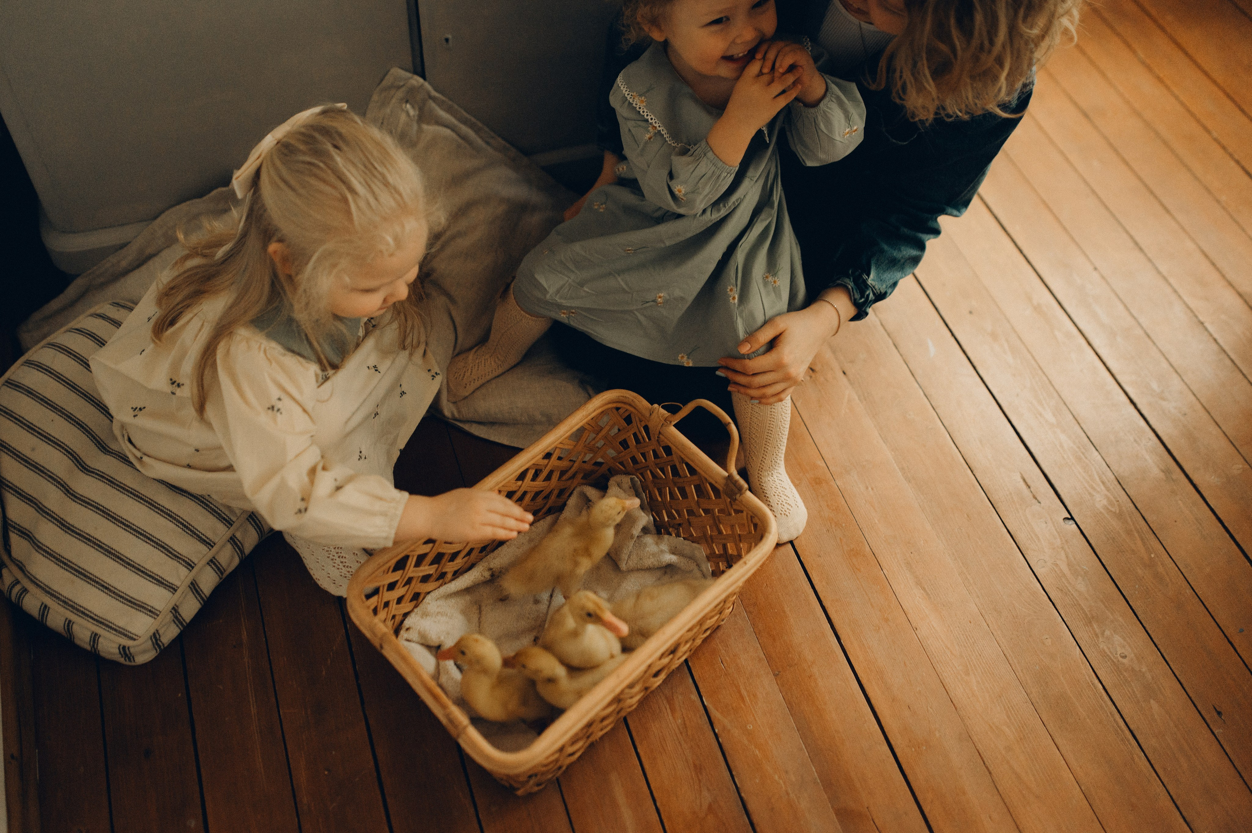 Весна в ладошках. Семейный фотограф в Москве Екатерина Денисенко | Фотосессии без постановки дома и в студии