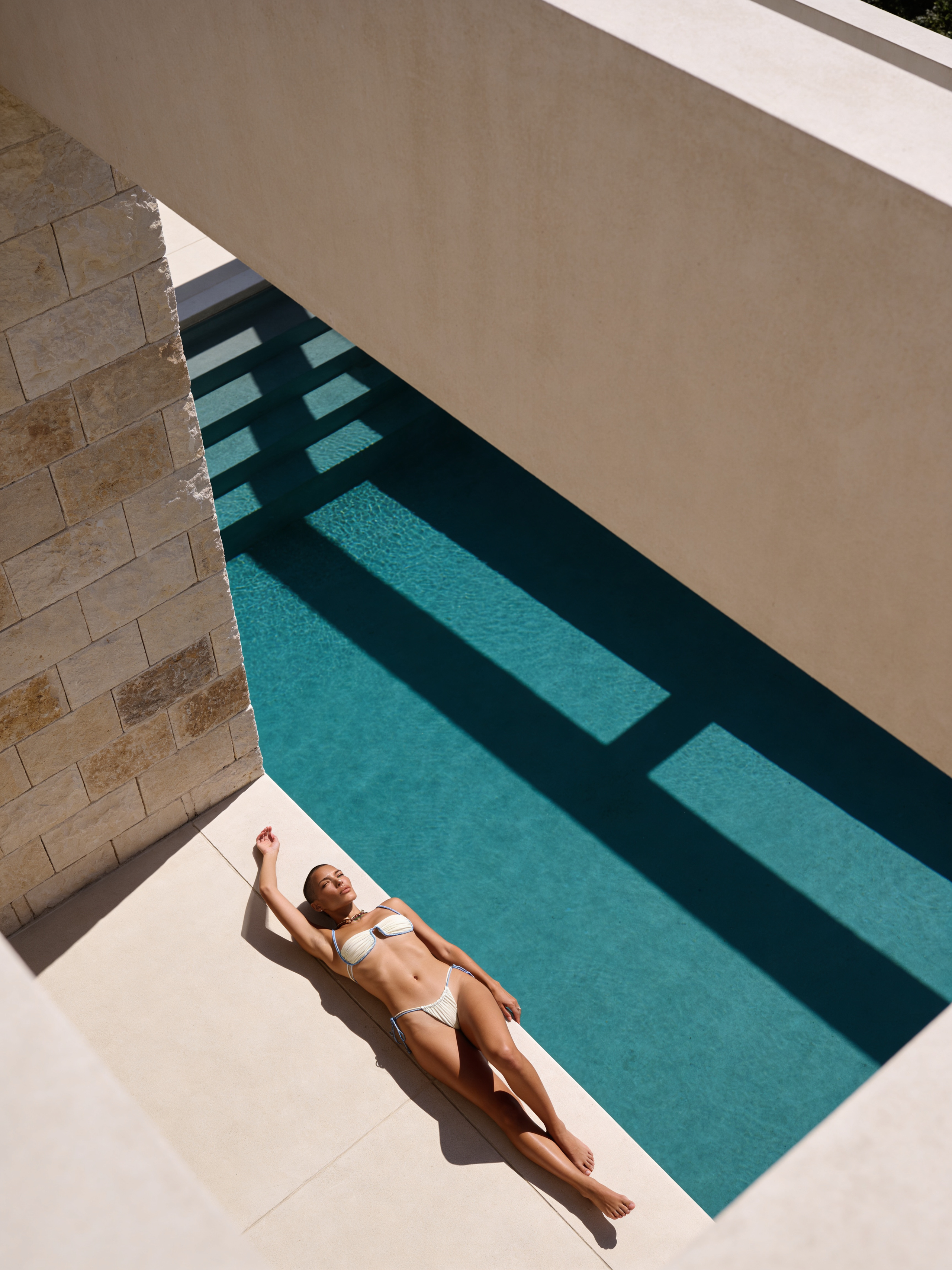 Проекты с нижнем бельем. AI — креатор