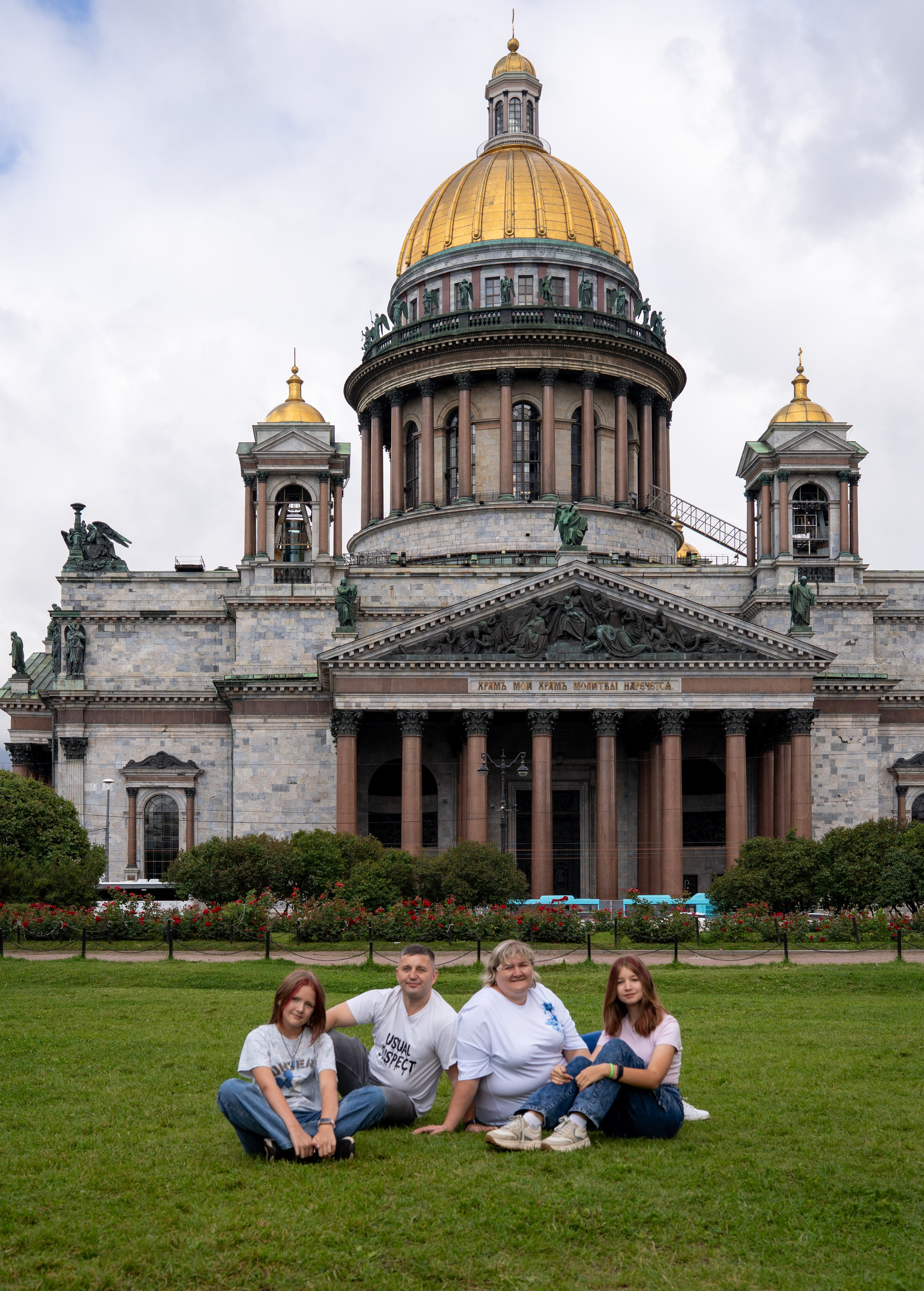 Семейная фотосессия по достопримечательностям Питера. Студийный и портретный фотограф в САНКТ-ПЕТЕРБУРГЕИрина Махаон