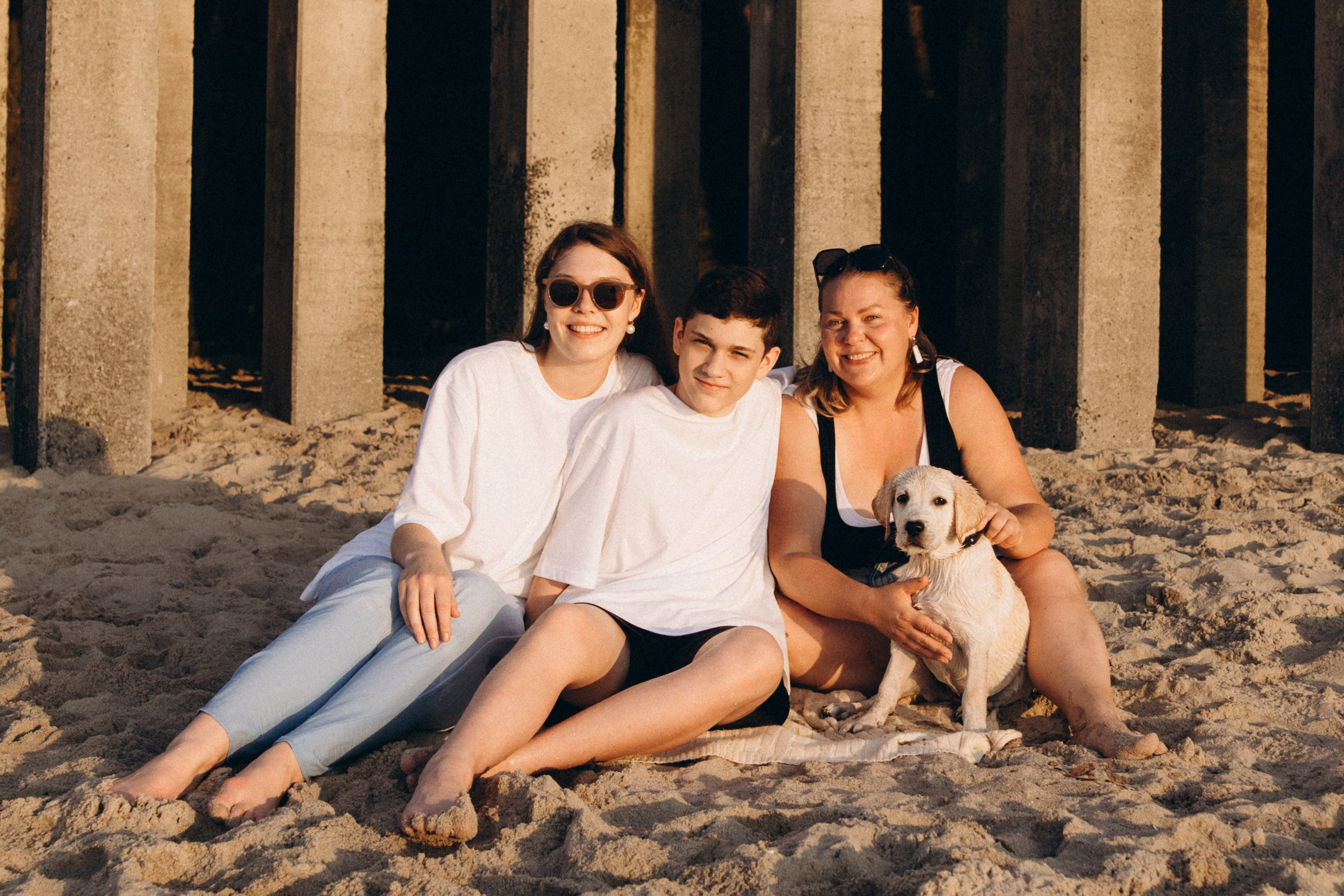 Семейная история с питомцем. Фотограф Ольга Кудрявцева. Профессиональная фотосъёмка в Калининграде