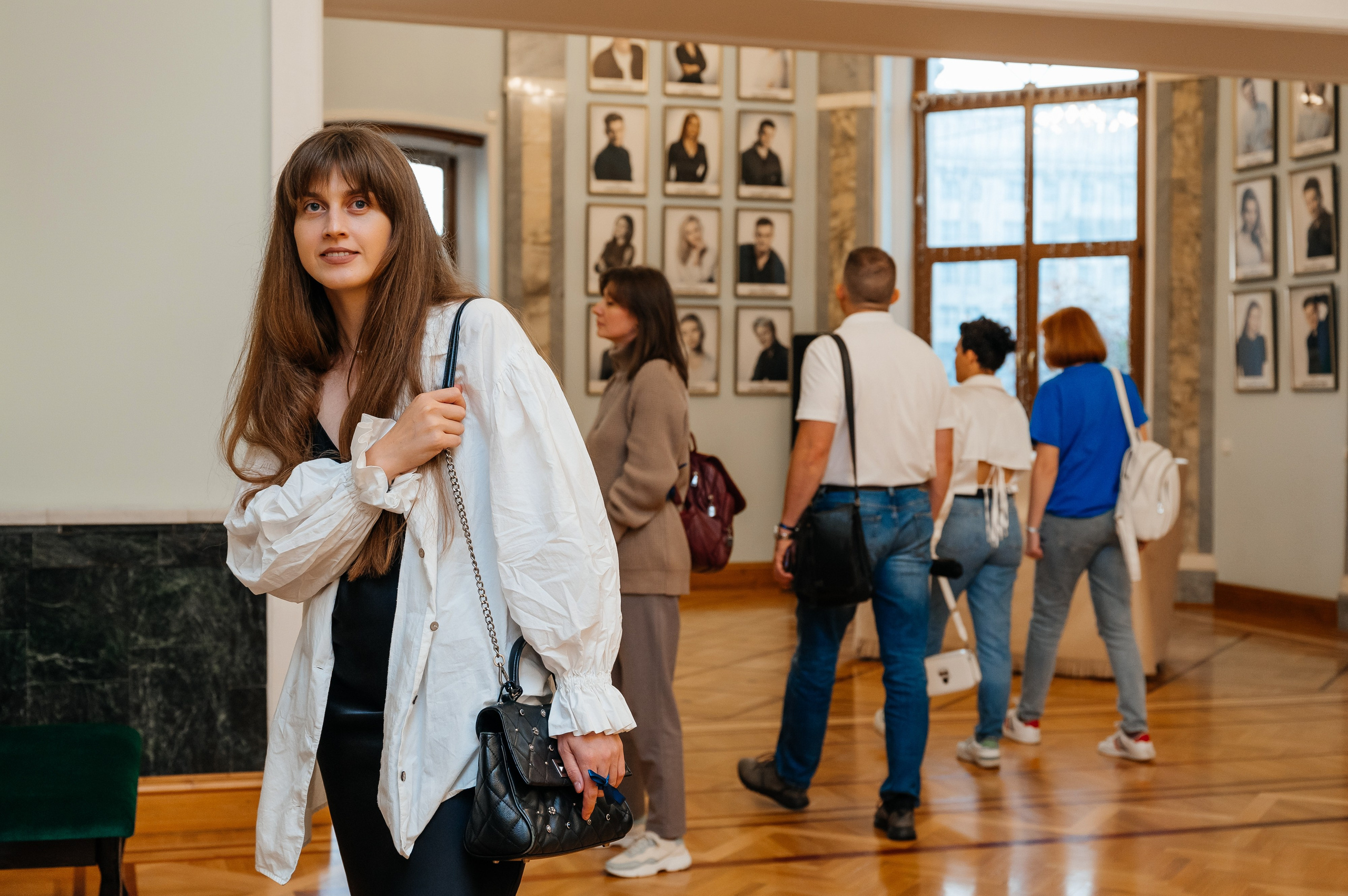 Открытие выставки Кати Васильевой в Молодежном театре. Wedding and family photographer USA