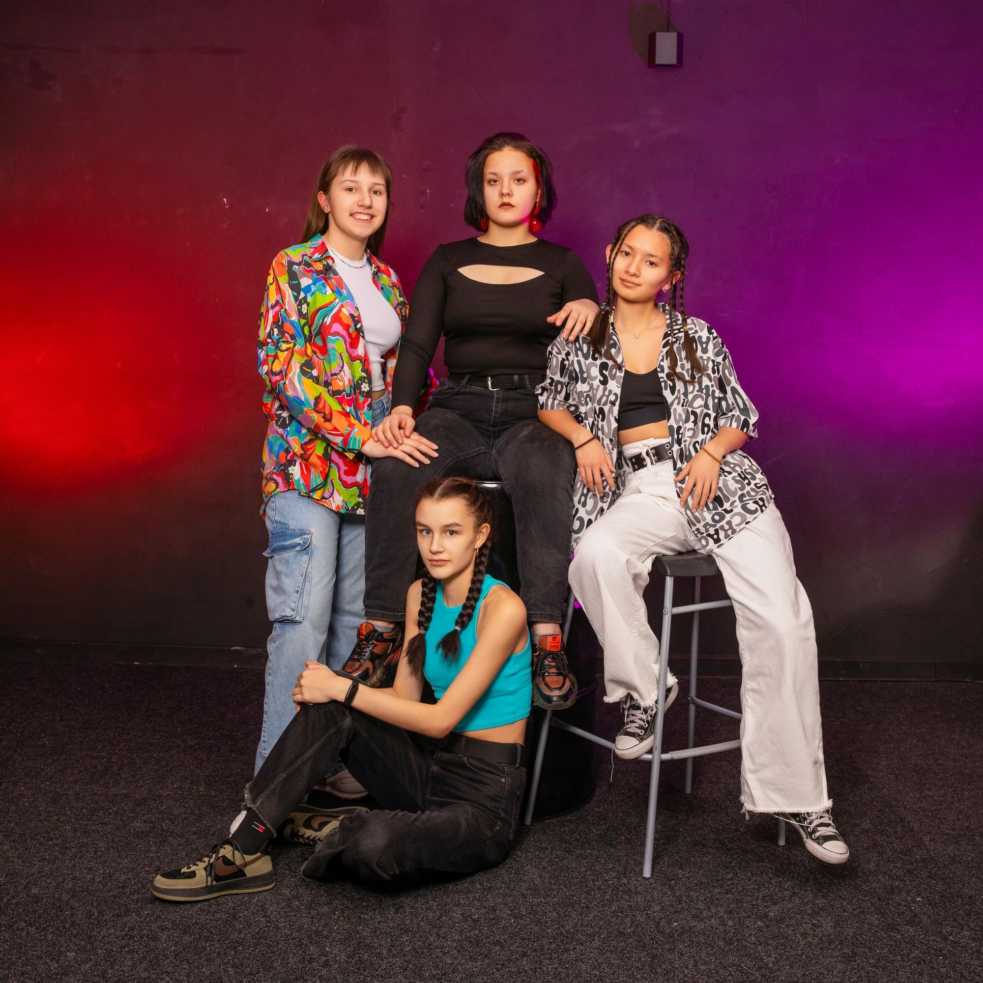 Фотосессия для выпускного альбома в студии: 72 школа 11б. СИГМА | Студия выпускных альбомов Красноярск