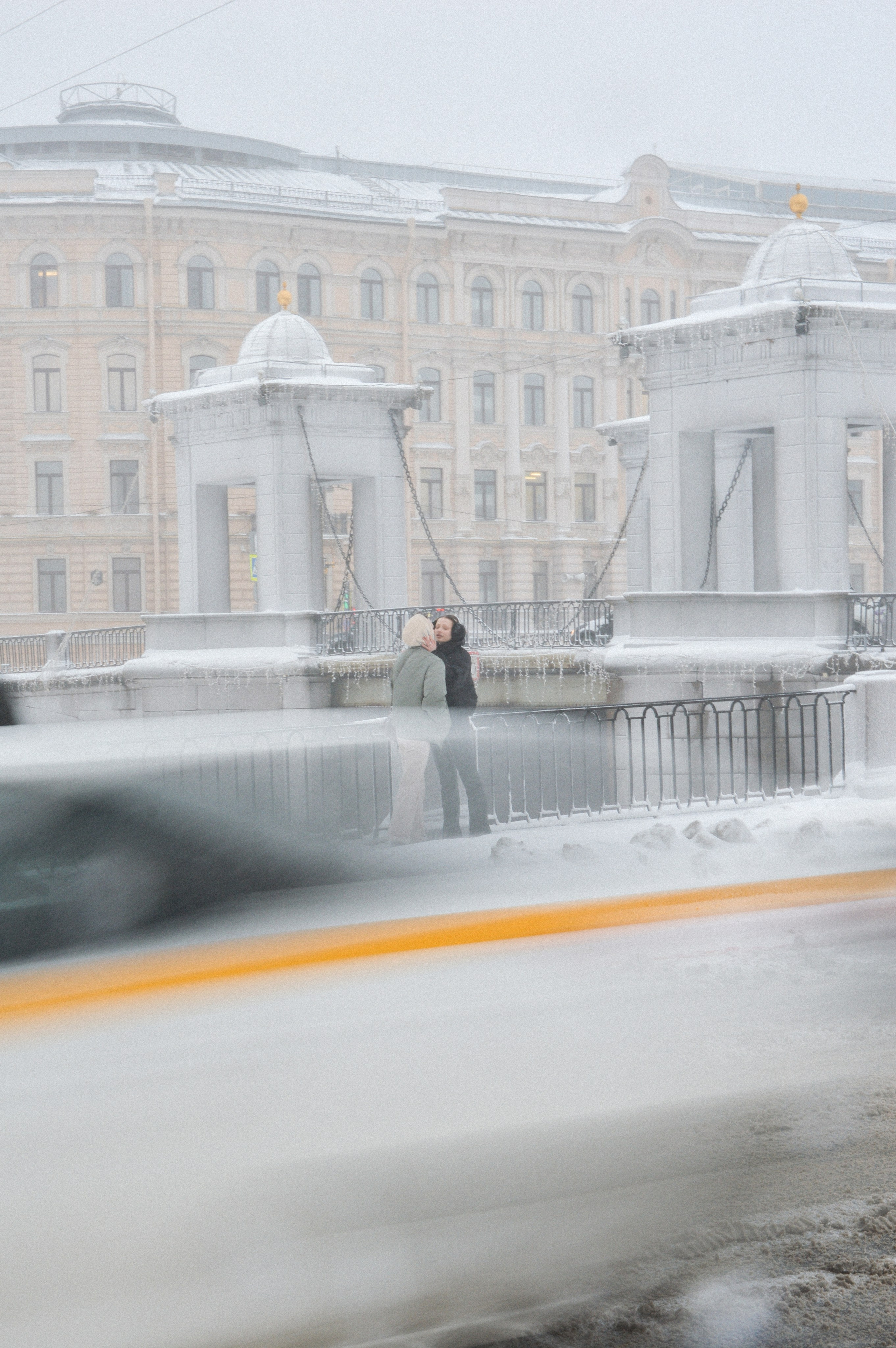 Под снегом. Питерский фотограф