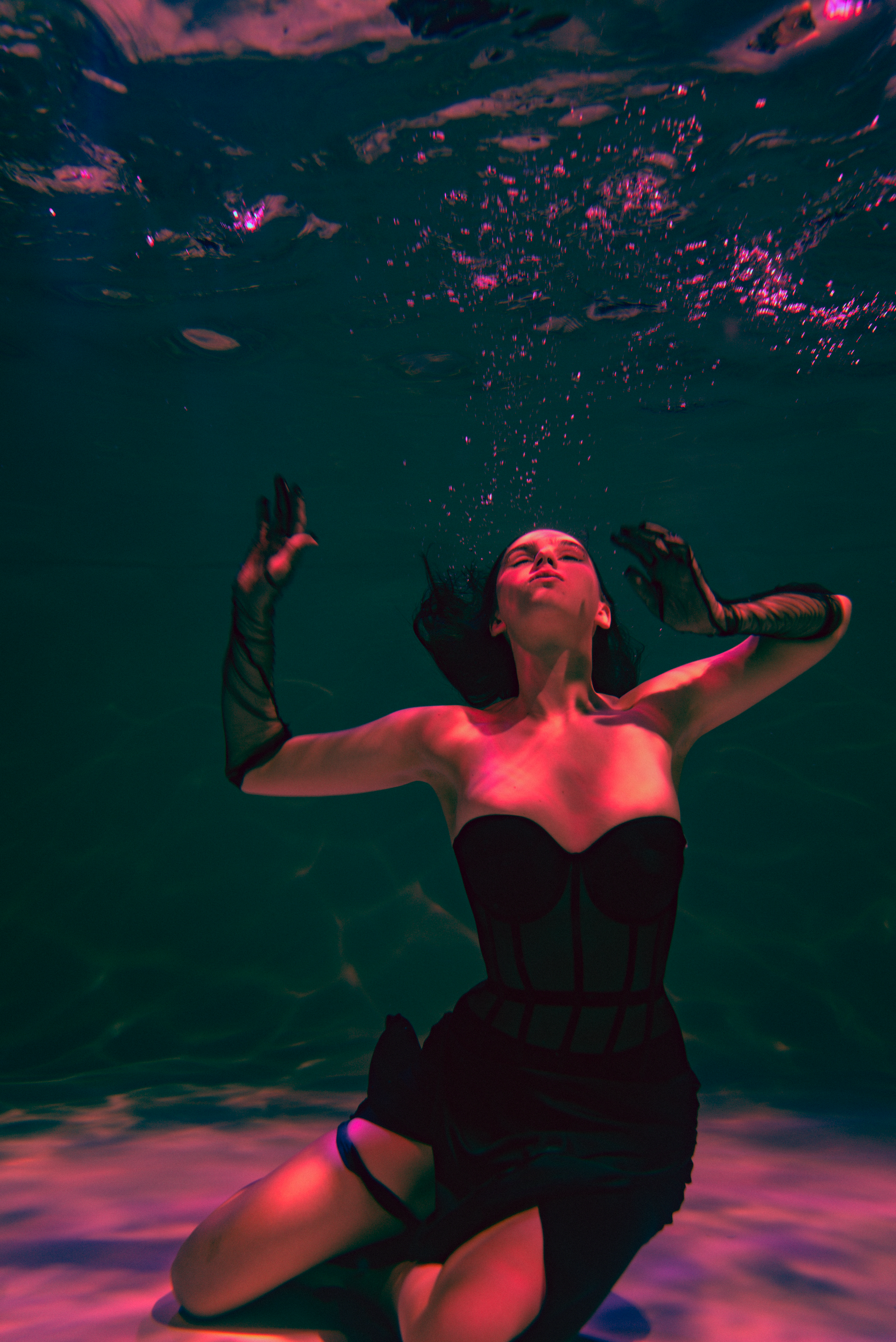 Под водой. Фотограф Екатерина Золотовская. Портретные, семейные и креативные фотосессии в Москве