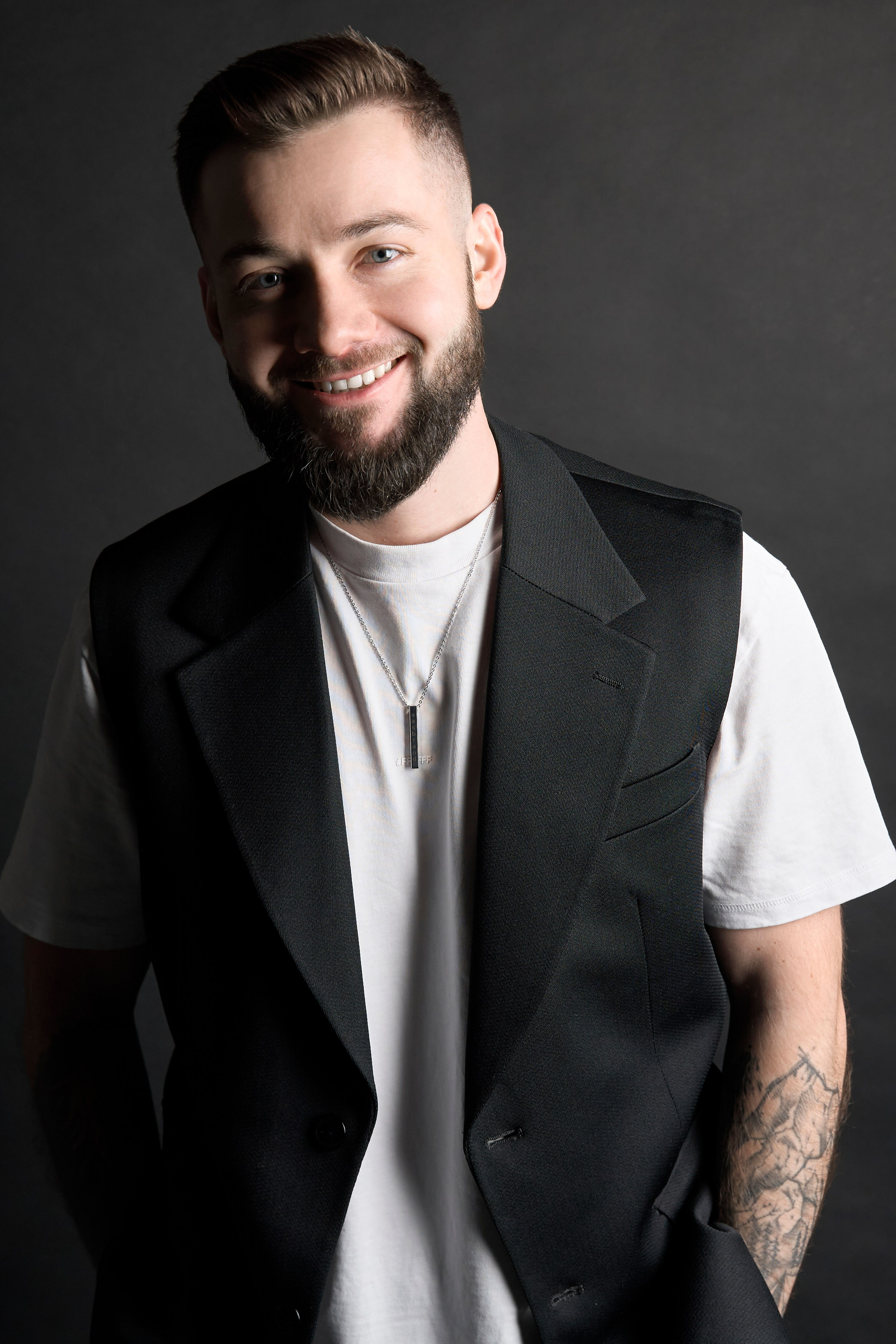 Саша. Главная