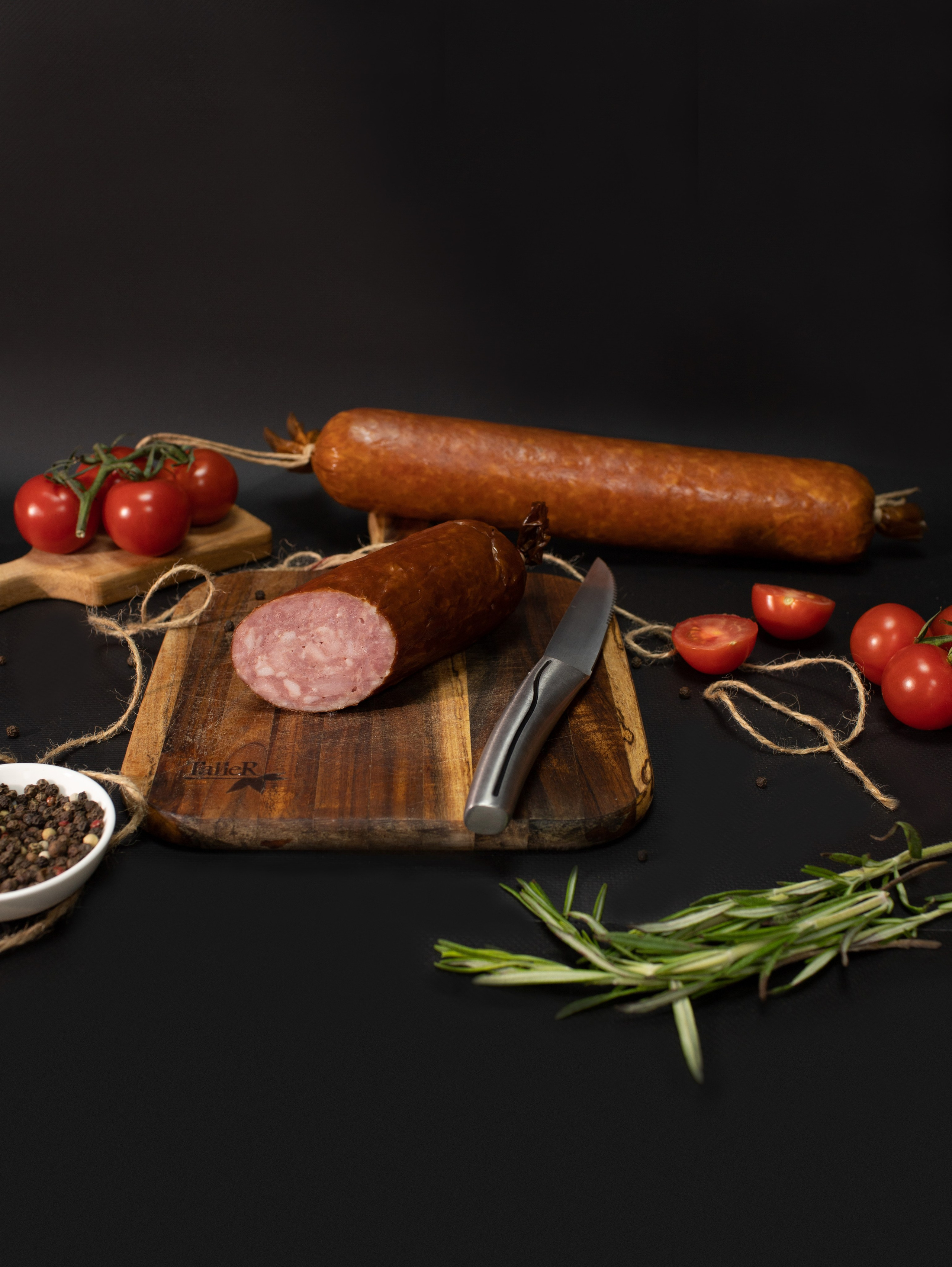 Колбасы для странички вк. Предметная фотография