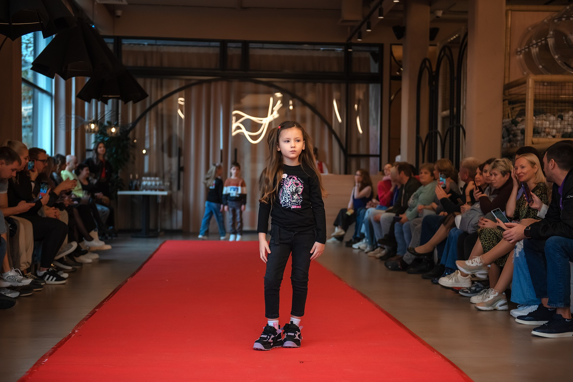 HAPPYkids дефиле в день мамы. Семейный и коммерческий фотограф в Сочи Александр Бодунов