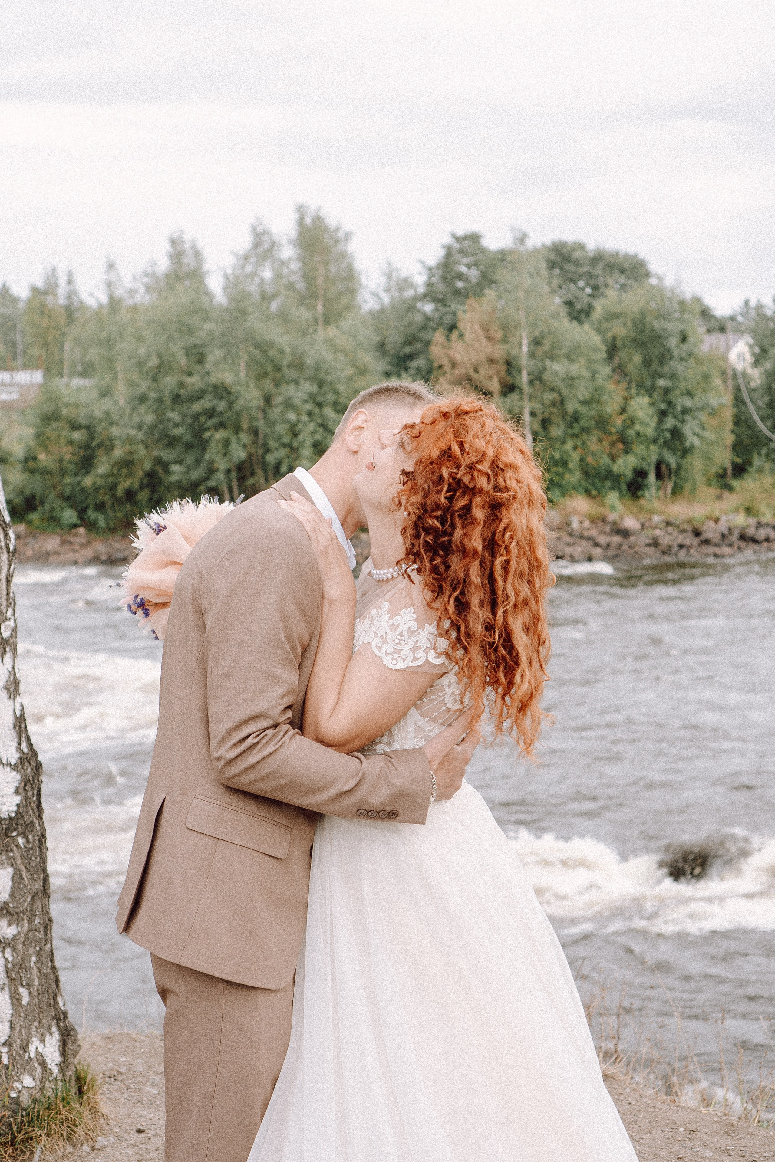 СВАДЕБНАЯ ФОТОСЕССИИЯ ПАРЫ В ГОРОДЕ ПРИОЗЕРСК В СОСНОВОМ ЛЕСУ И С ПИКАПОМ. Профессиональный фотограф, Санкт-Петербург — Виктория Богомолова