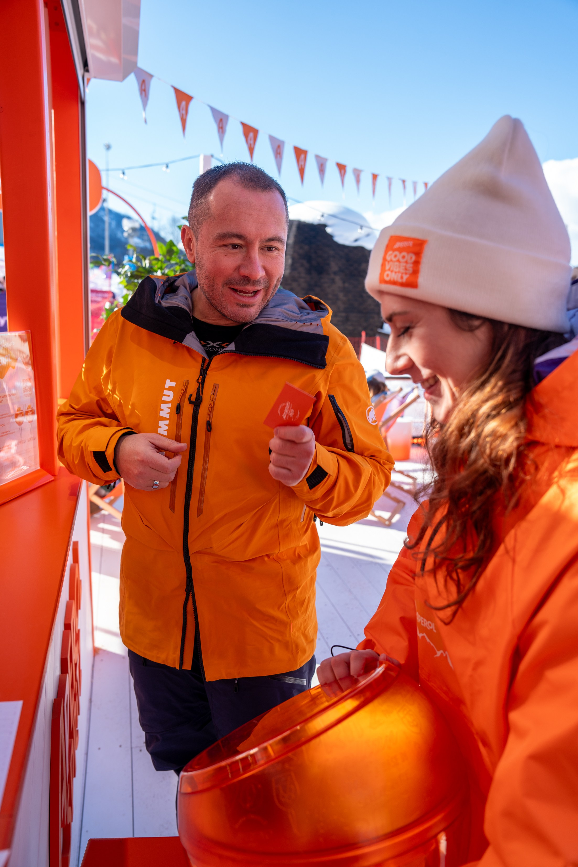 Фотоотчет партнерской интеграции Aperol Spritz на Роза Фест 2025. Репортажный фотограф в Красной Поляне и Сочи Павлюченко Екатерина