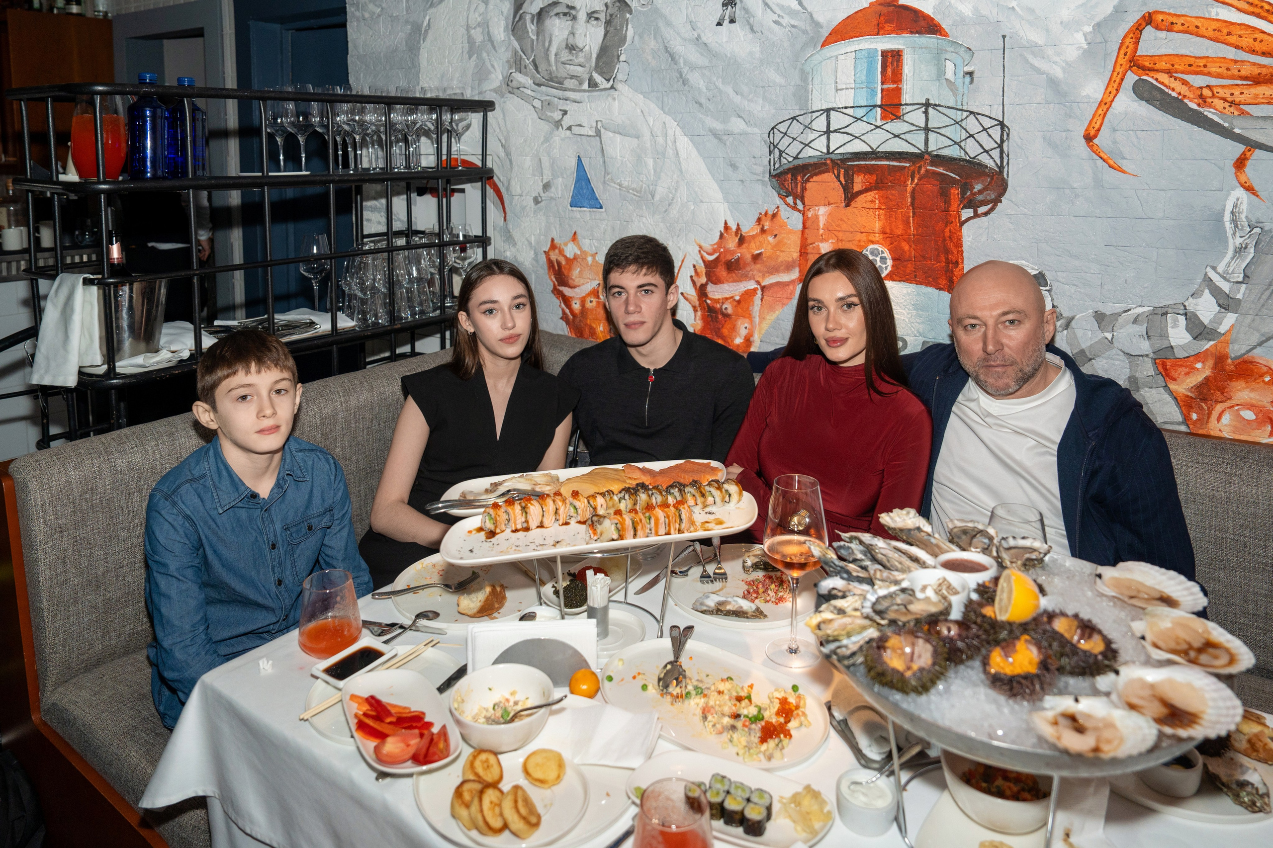 Новый год 2025 в ресторане Сахалин. Репортажный фотограф в Красной Поляне и Сочи Павлюченко Екатерина