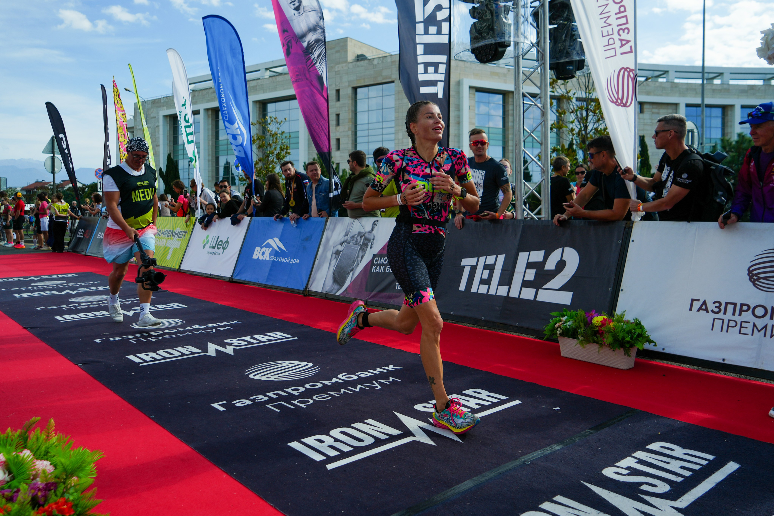 Фотоотчет партнерской интеграции для компании TELE2 на фестивале Ironstar. Репортажный фотограф в Красной Поляне и Сочи Павлюченко Екатерина