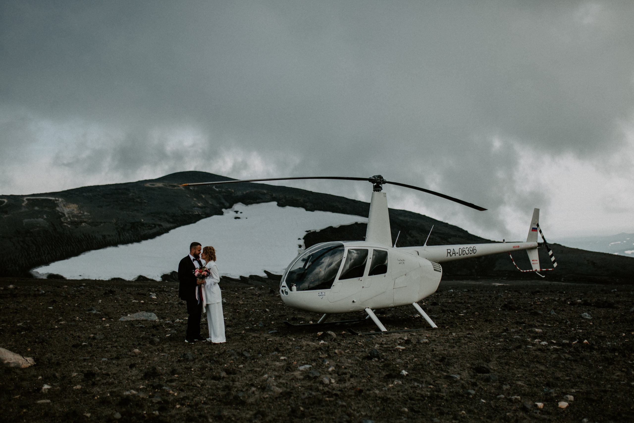 Ветролетный полет Вулкан Малый Семячик. Свадебное фото и видео на Камчатке. Туристические маршруты