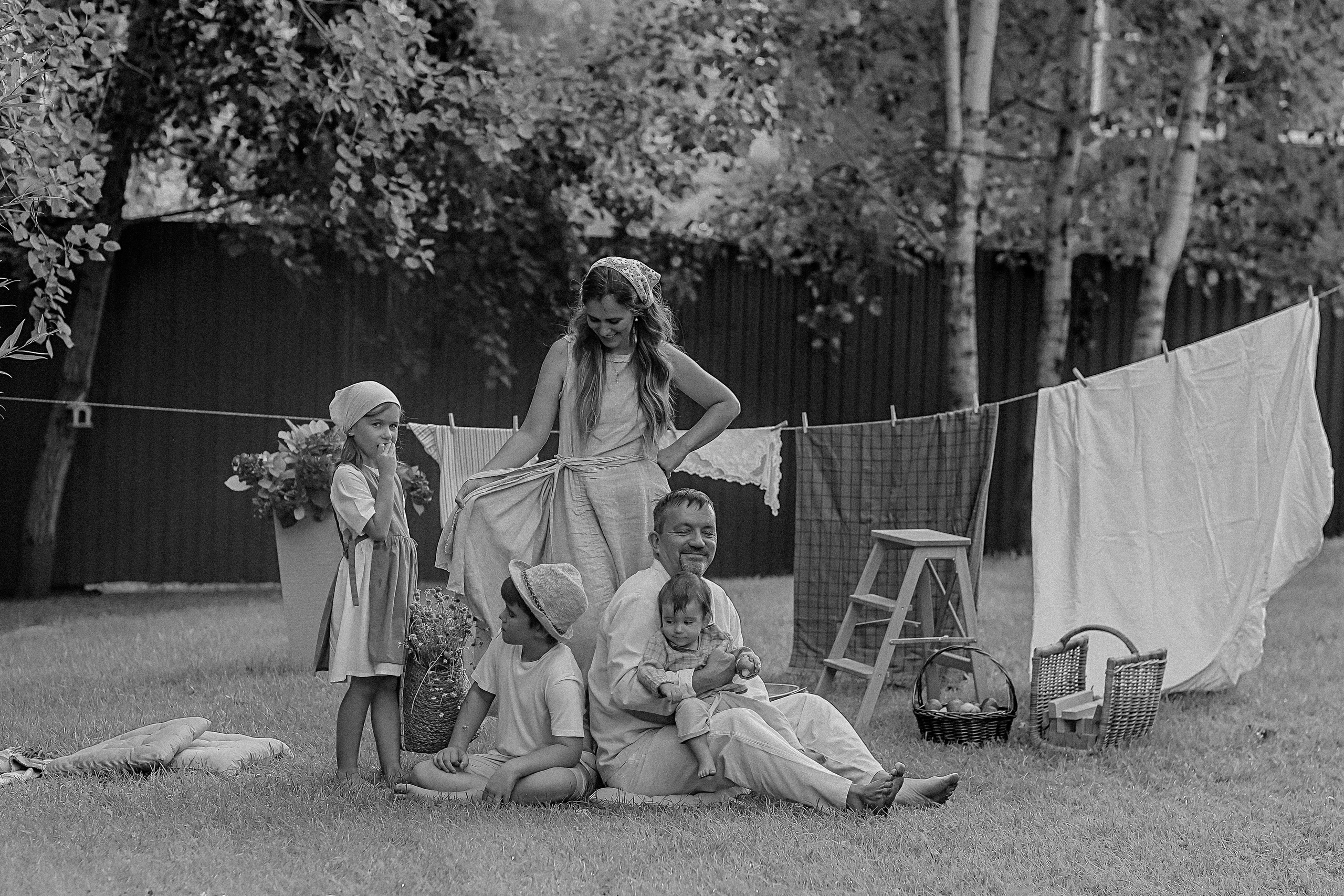 Стирка у дома. Семейный фотограф Тюмень, фотограф на роды Салмина Мария