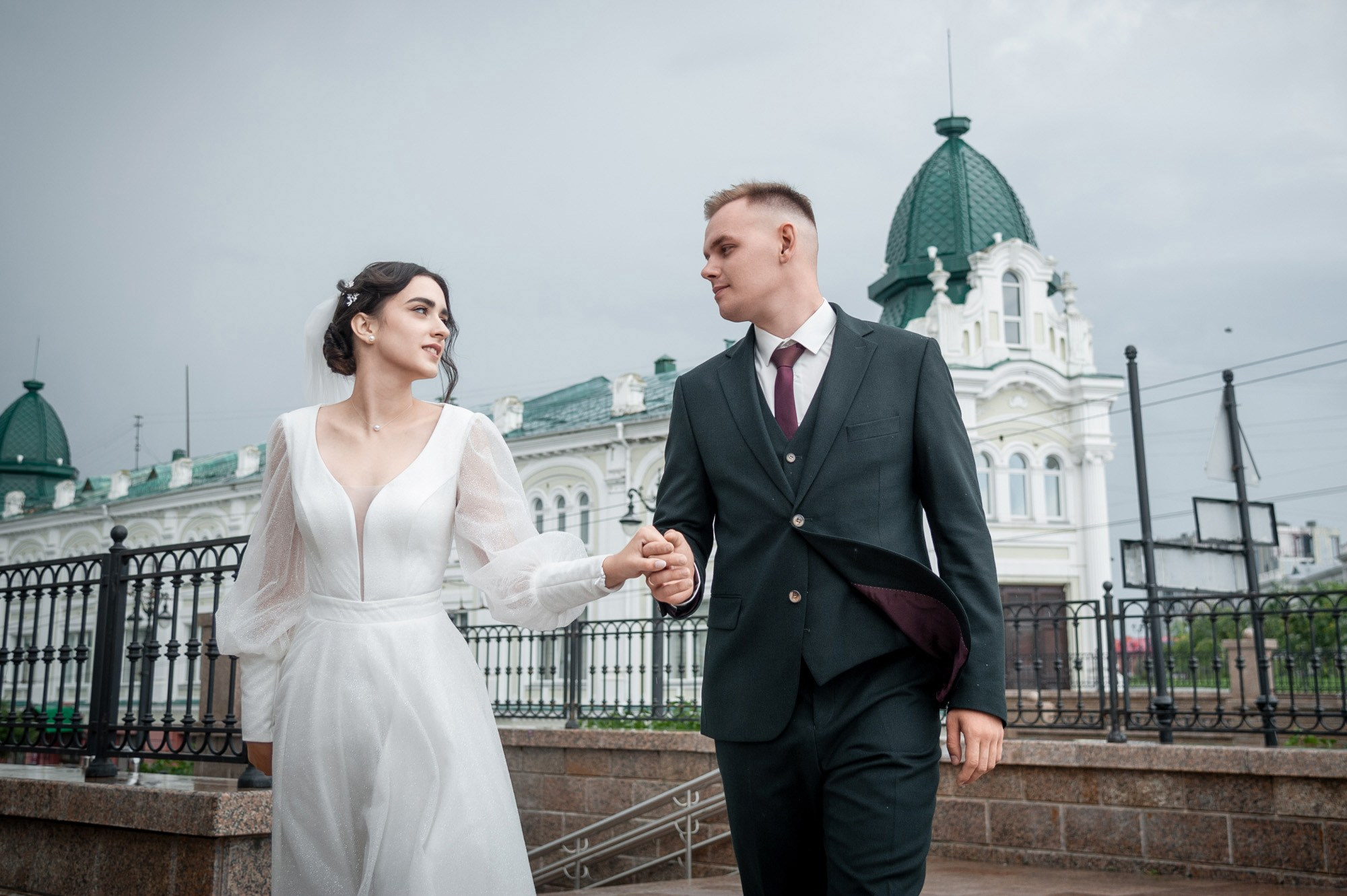Константин и Альвина прогулка. Свадебный и портретный фотограф в Омске Матвей Краузе