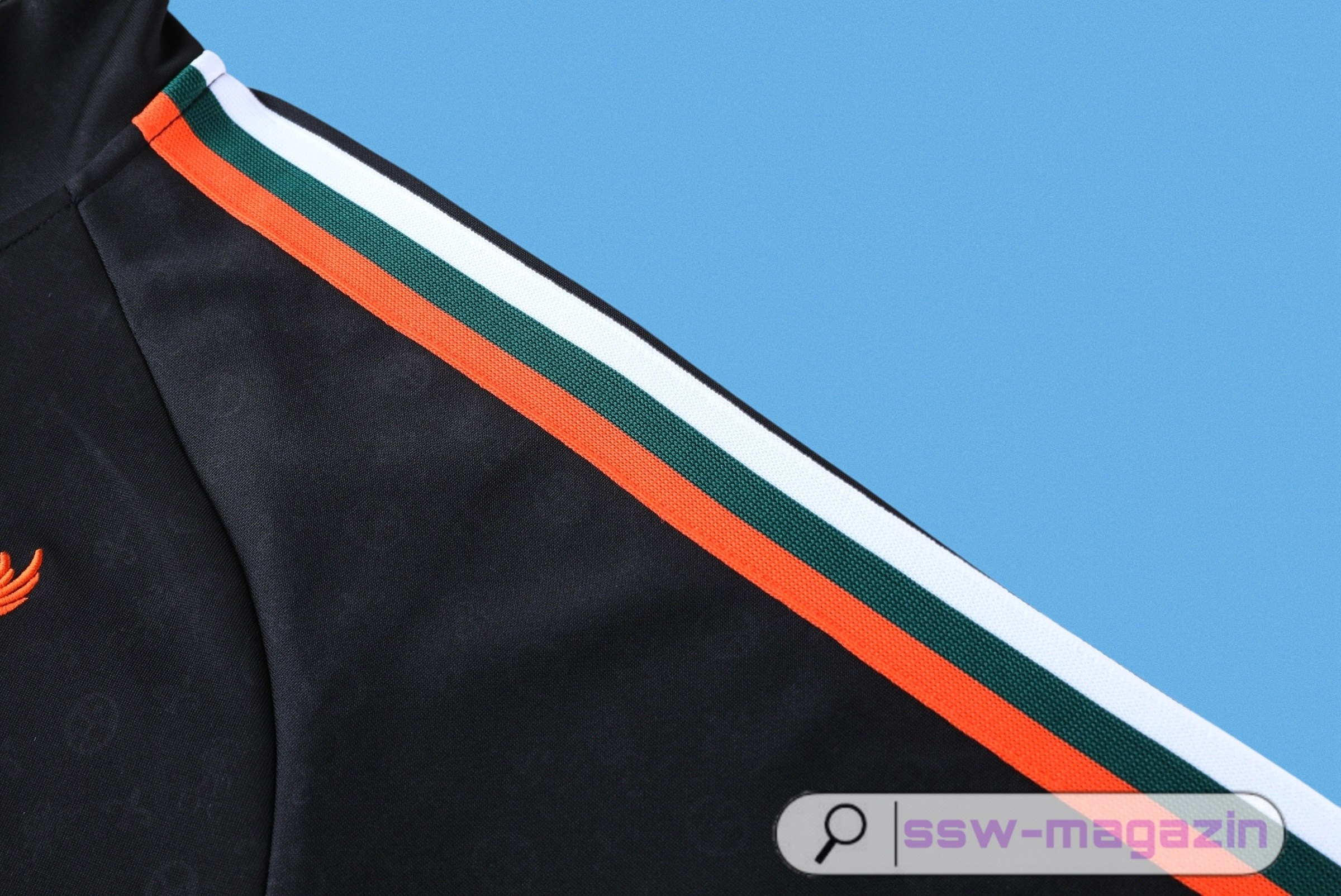 Спортивный костюм Liverpool 2025-2026 купить. Футбольный магазин — ssw_magazin