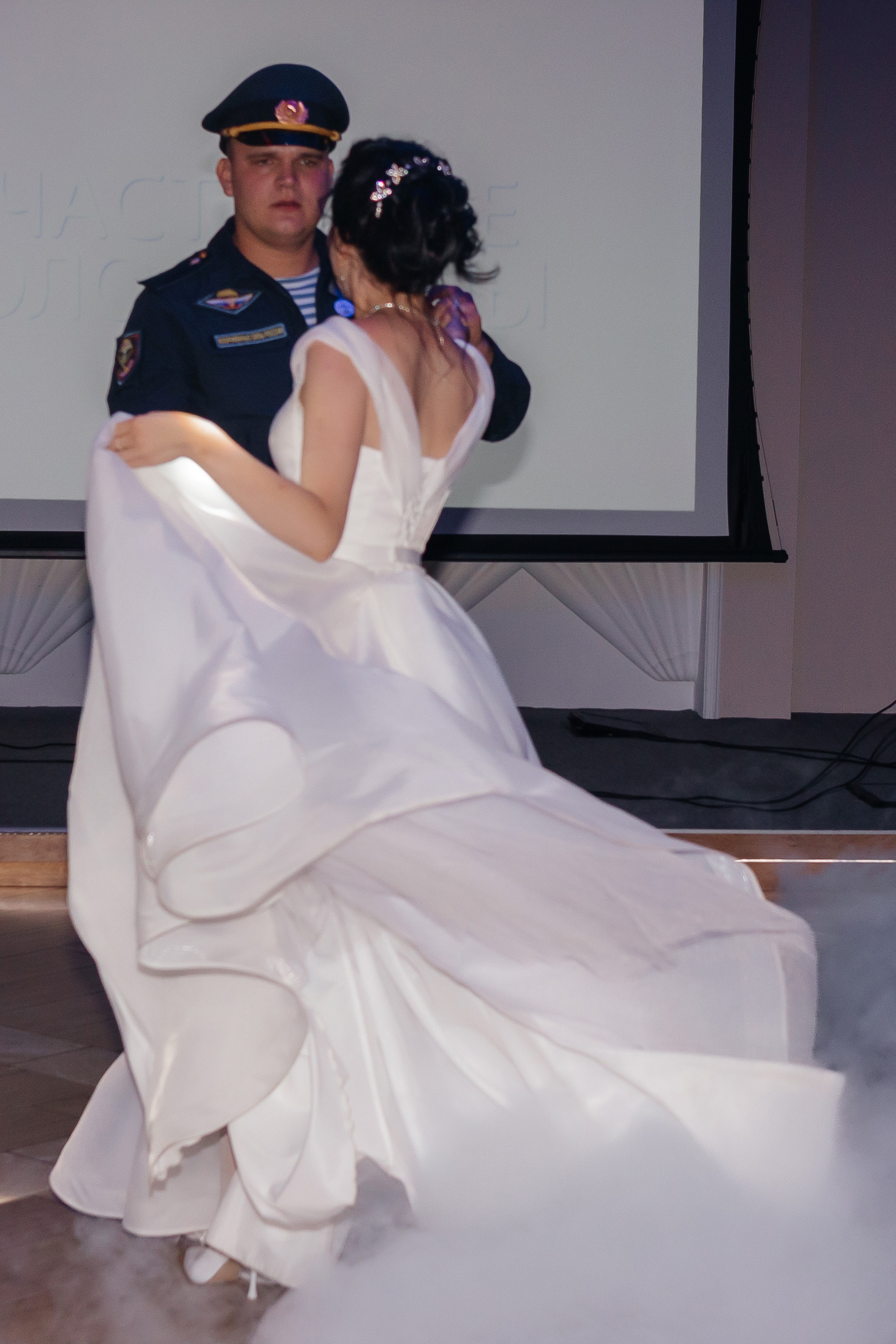 Свадебная съемка Лены и Никиты на Стрелке и в Ресторане Парус на Гребном канале. Свадебный фотограф и фотограф Love-Store в Нижнем Новгороде Анастасия