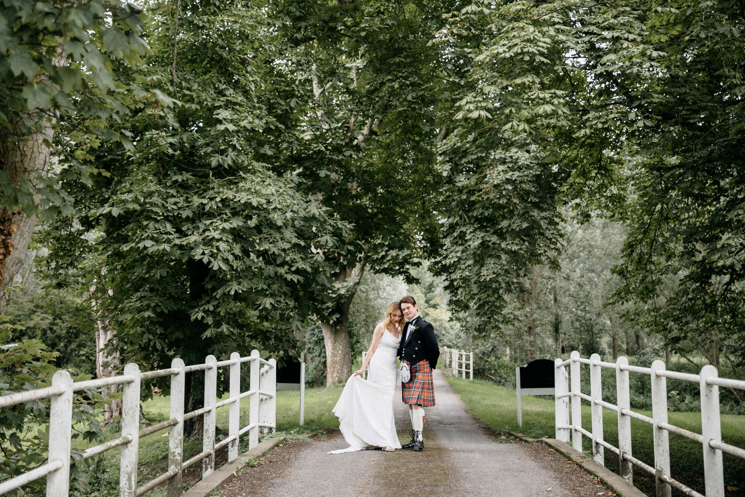 Ana & Tom Wedding at Notley Abbey. Moments Catchers — Wedding Photography & Video Duo in London