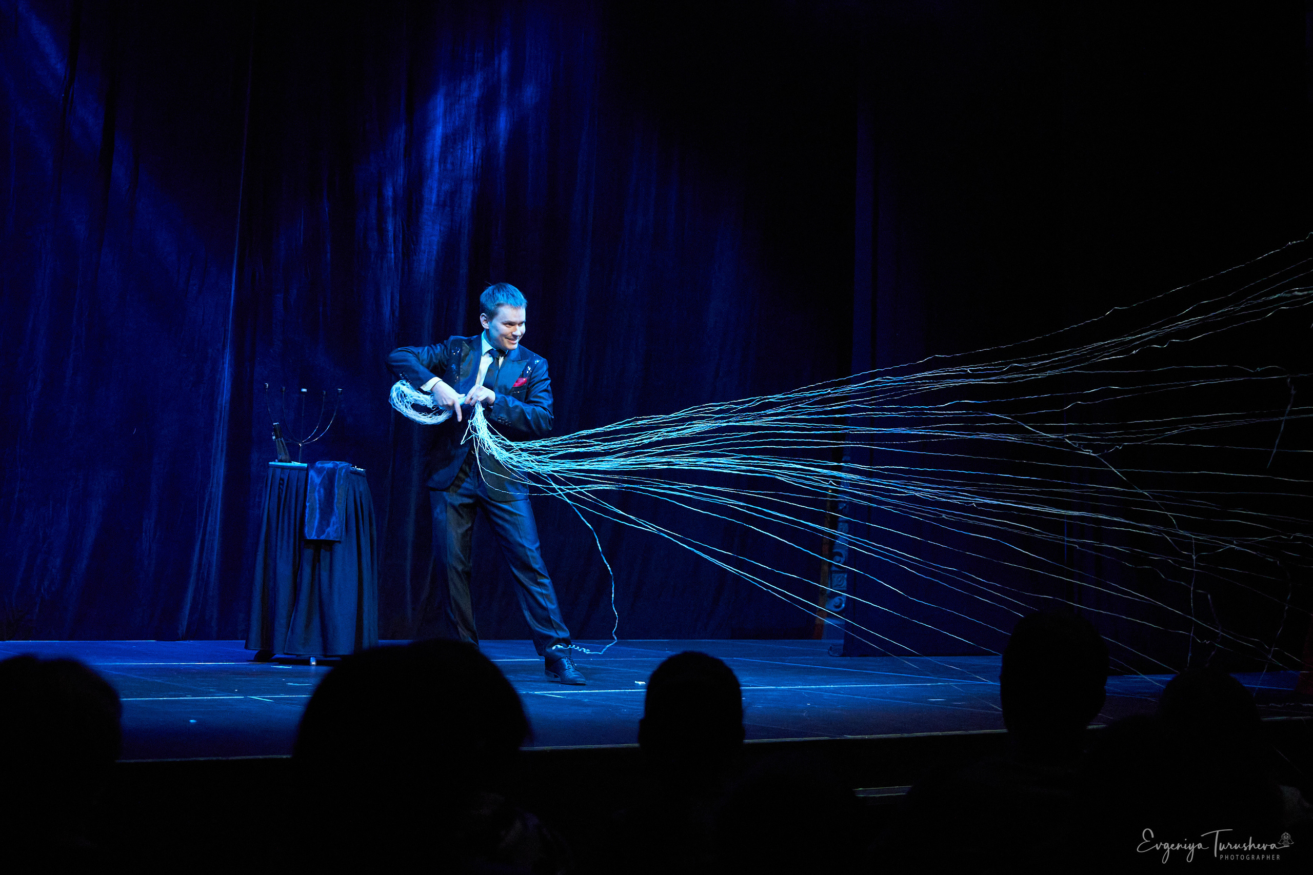 Лига Волшебников объединила лучших представителей иллюзионного жанра. Фотограф Евгения Турушева