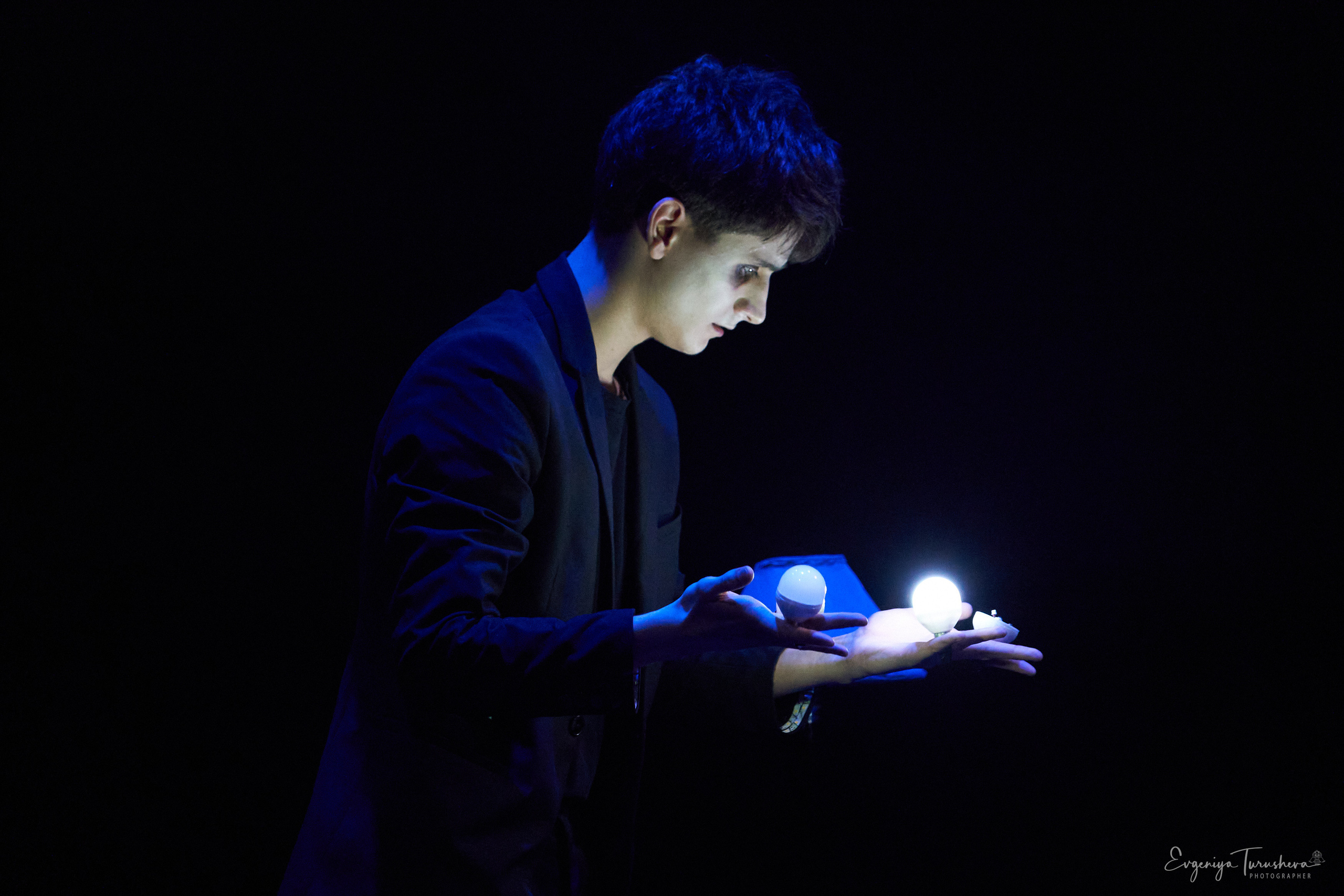 Лига Волшебников объединила лучших представителей иллюзионного жанра. Фотограф Евгения Турушева