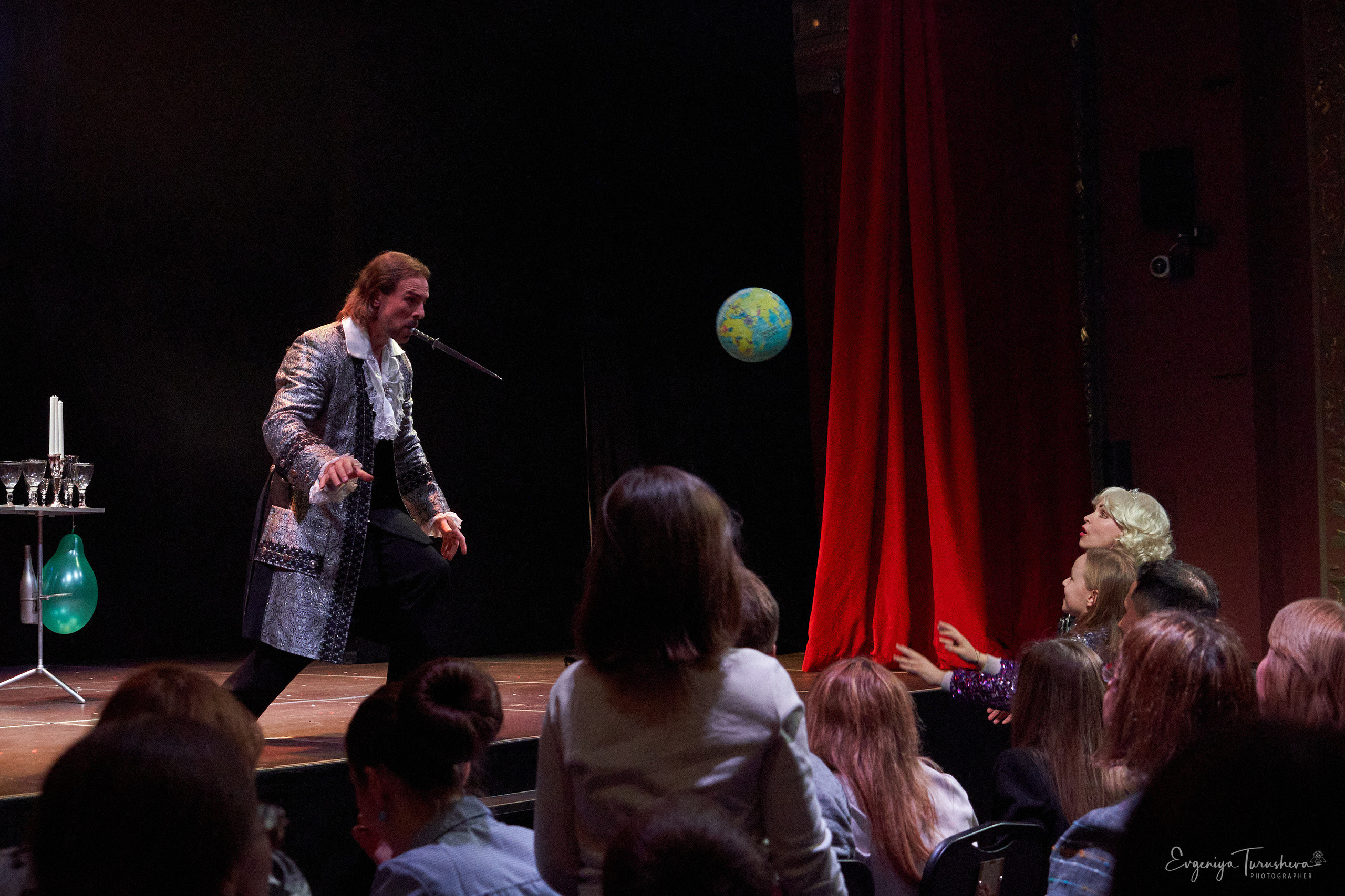 Лига Волшебников объединила лучших представителей иллюзионного жанра. Фотограф Евгения Турушева