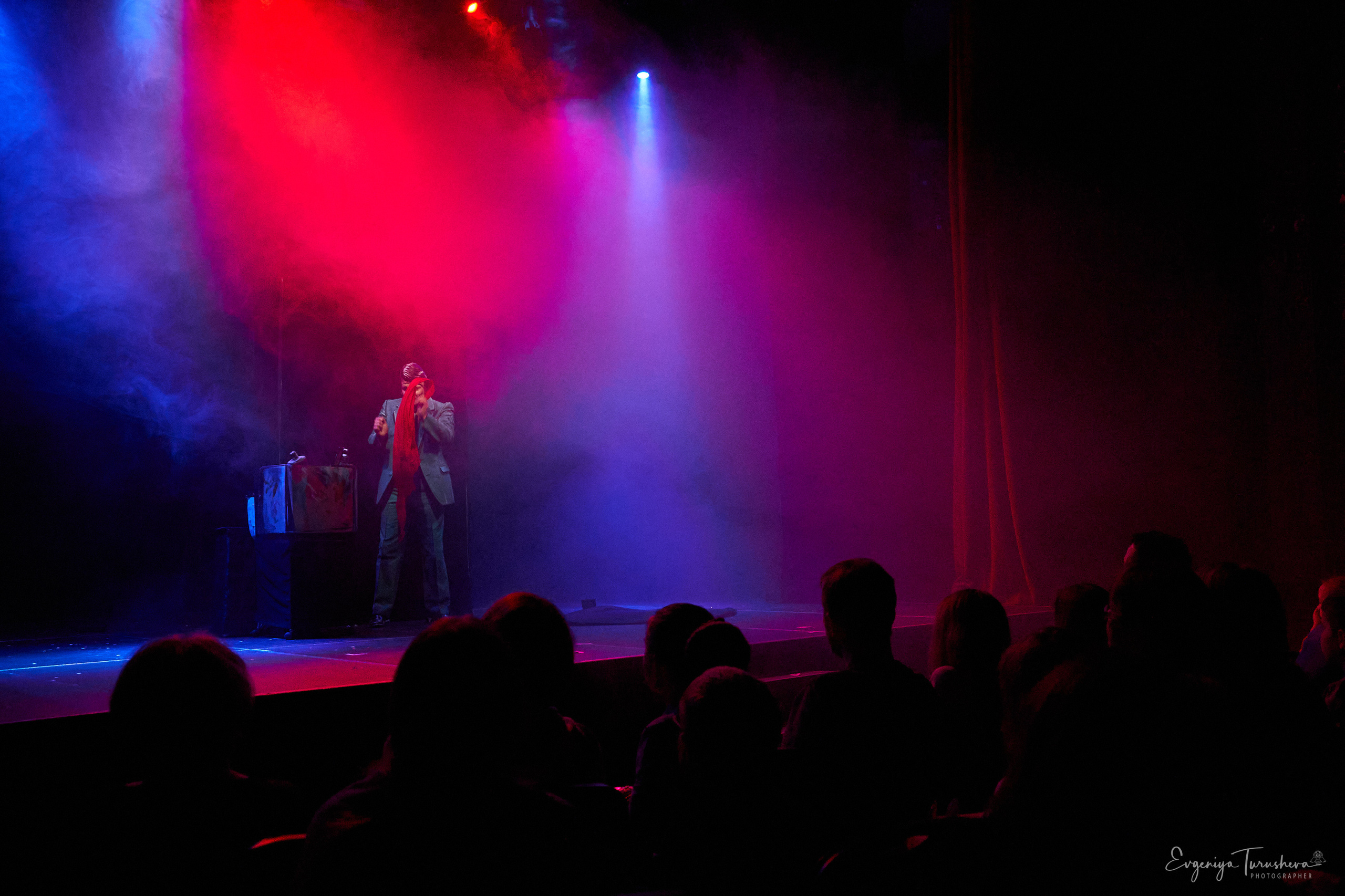 Лига Волшебников объединила лучших представителей иллюзионного жанра. Фотограф Евгения Турушева