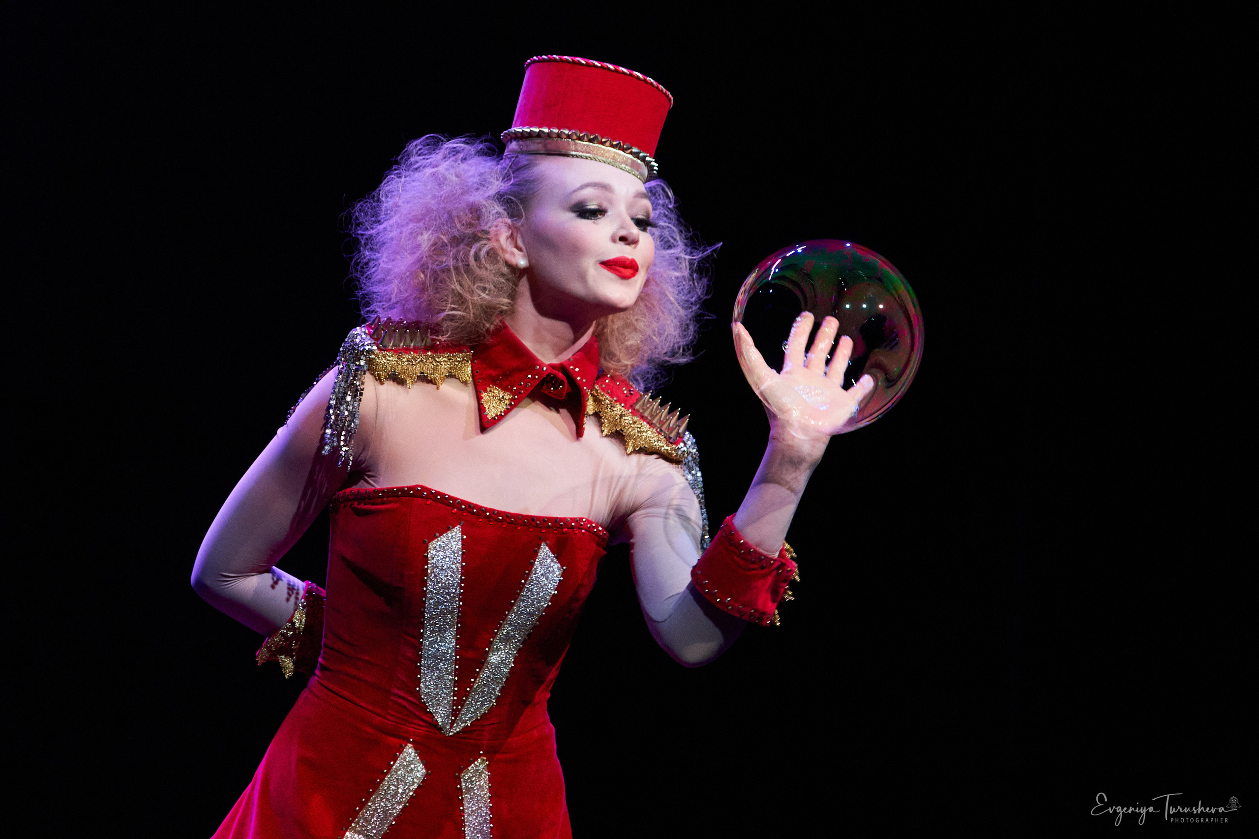 Лига Волшебников объединила лучших представителей иллюзионного жанра. Фотограф Евгения Турушева