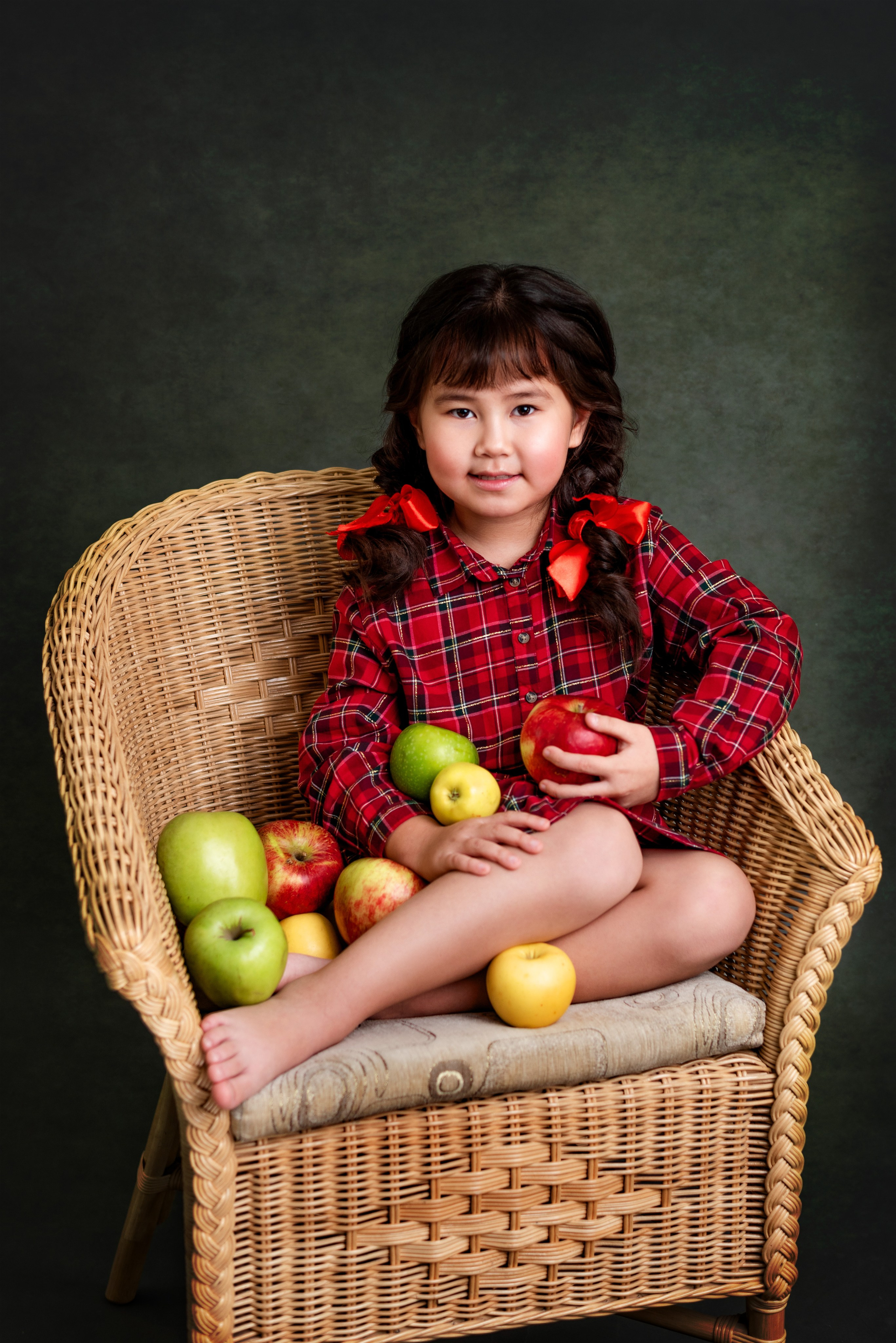Яблочные дети. School Photographer In Astana Tabakova Natalya