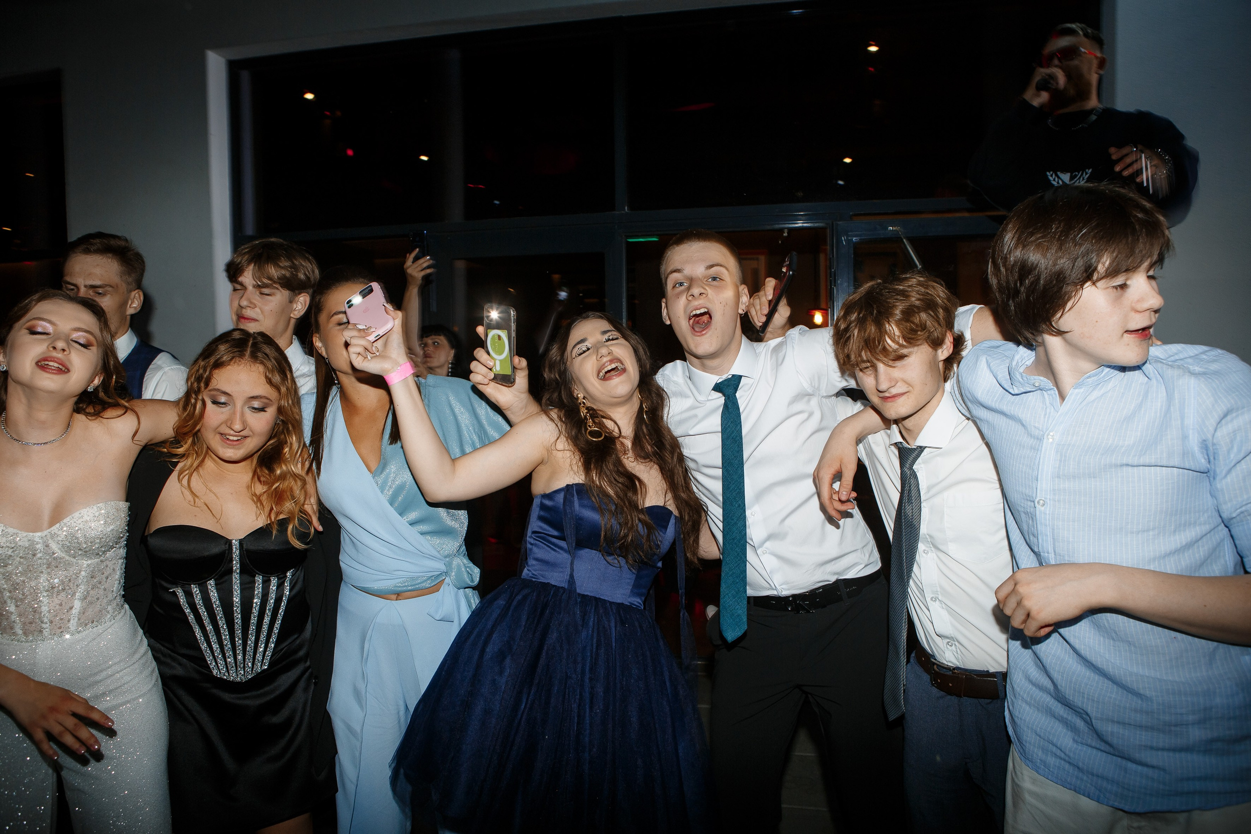 Выпускной Гимназия 12 2024 OpenHouse. Свадебный и портретный Фотограф в Липецке Дмитрий Котюков