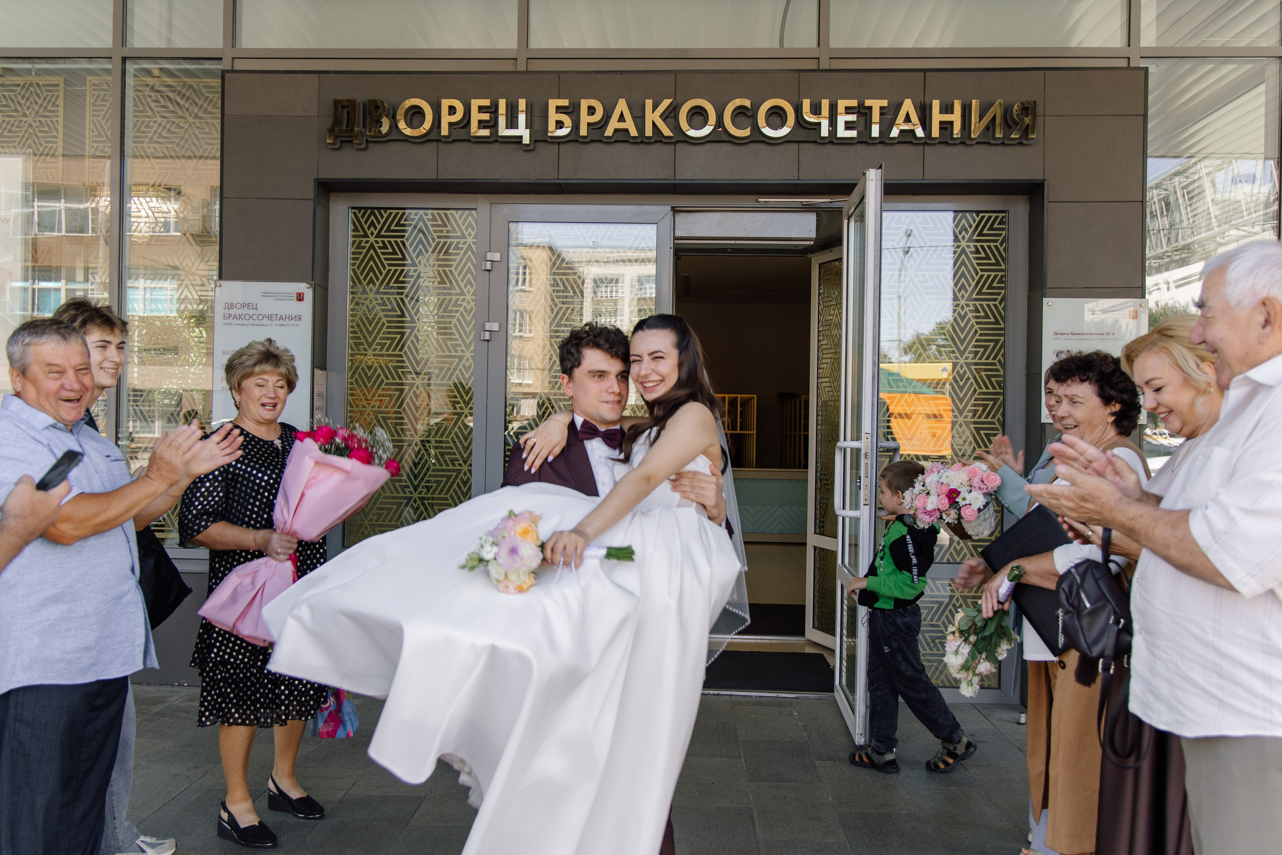 Фотограф и видеограф на свадьбу в ЗАГС
