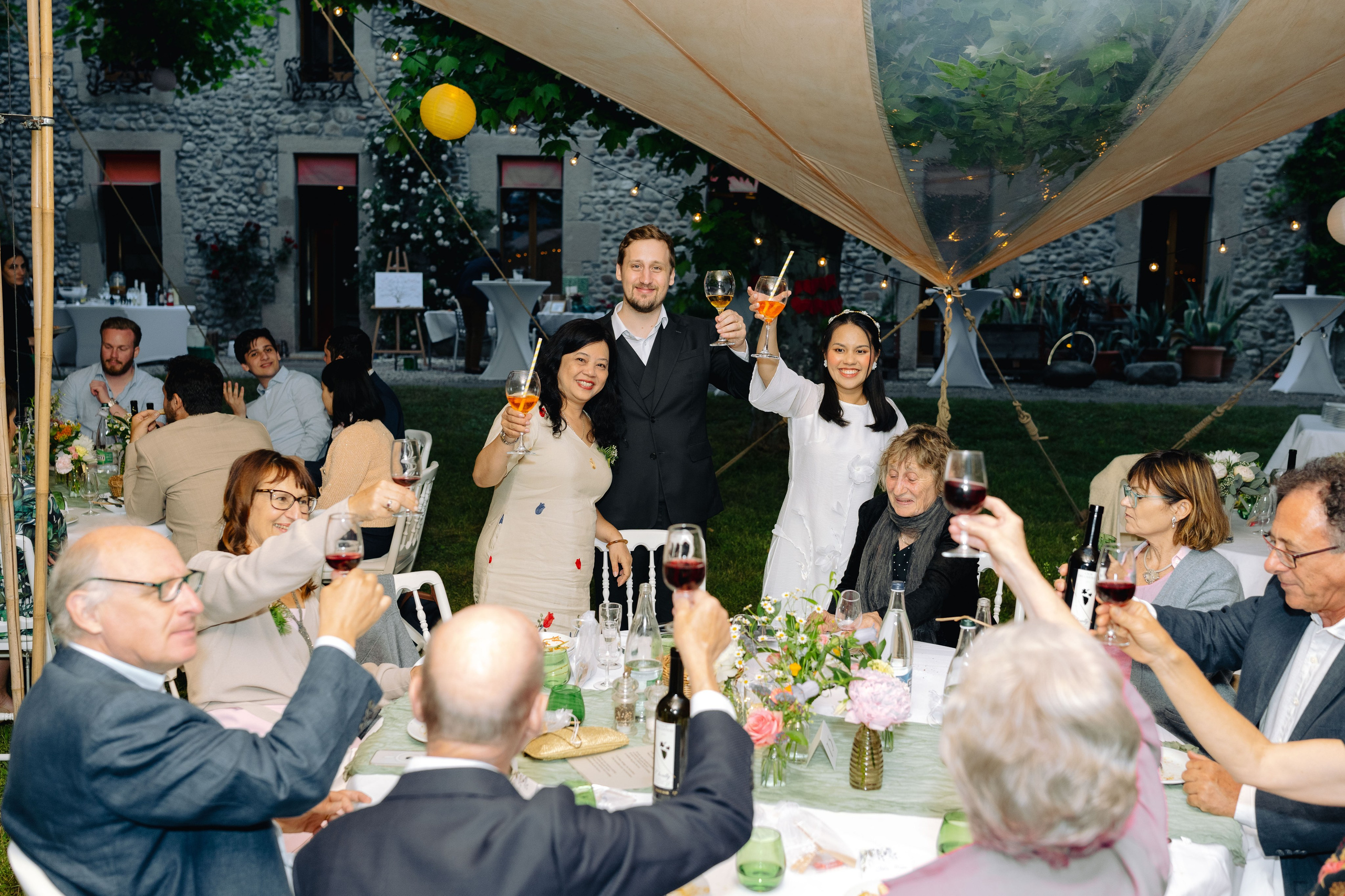 Nhi & Samuel | courtyard. Photographe de Mariage Professionnelle — Genève & Suisse Romande | Tanya Creator