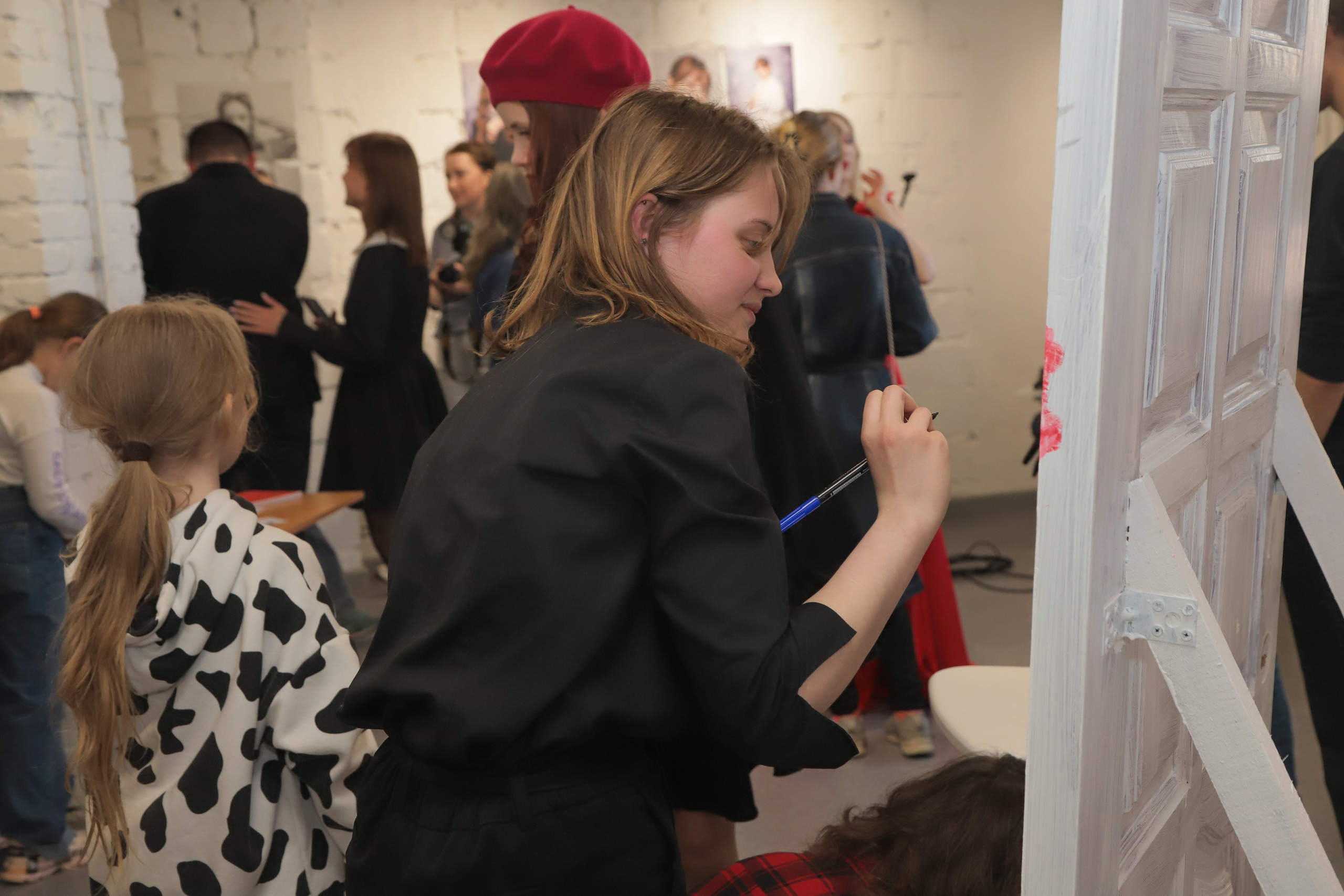 Выставка — проект «Мы начинаем путь!». АРТИКУЛ. Выпускные альбомы Нижний Тагил