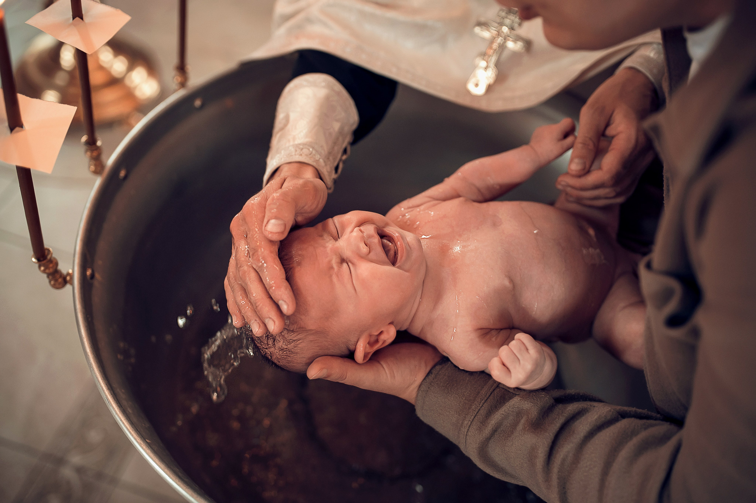 Фотографии момента погружения в купель (Таинство крещения). Moscow_CPC