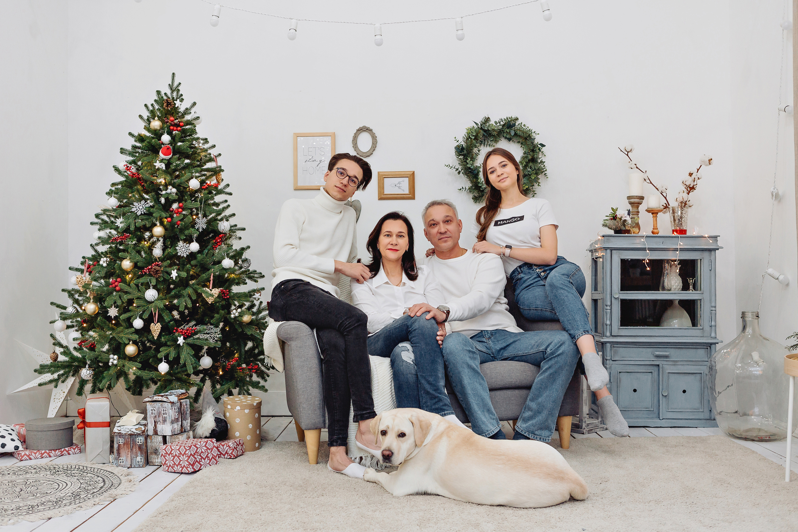 Милая семейная съемка в студии. Фотограф Виктория Темирова Екатеринбург