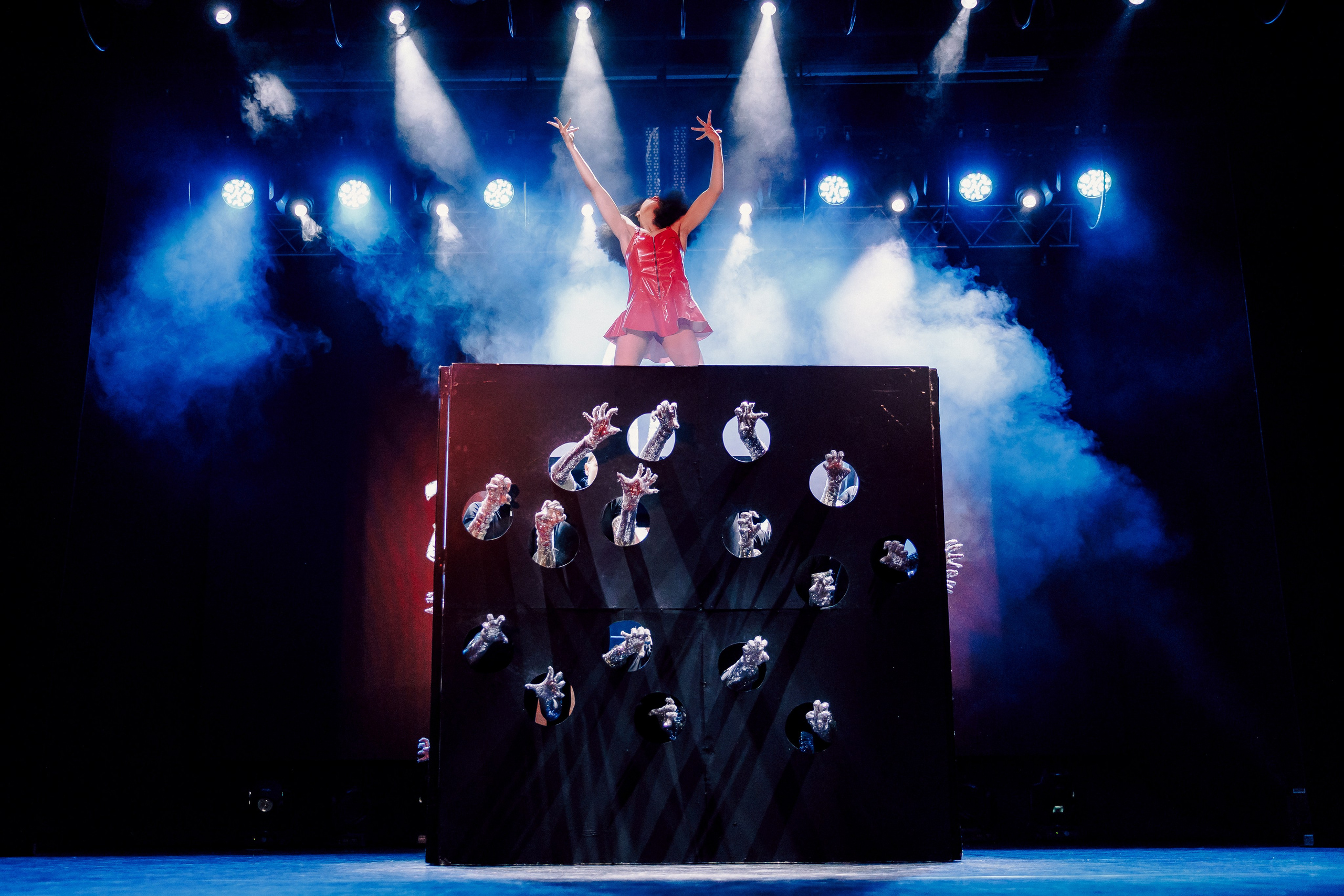 Отчётный концерт танцевальной школы «Red Rabbits» 2025. Лёшка Варзегов — фотограф