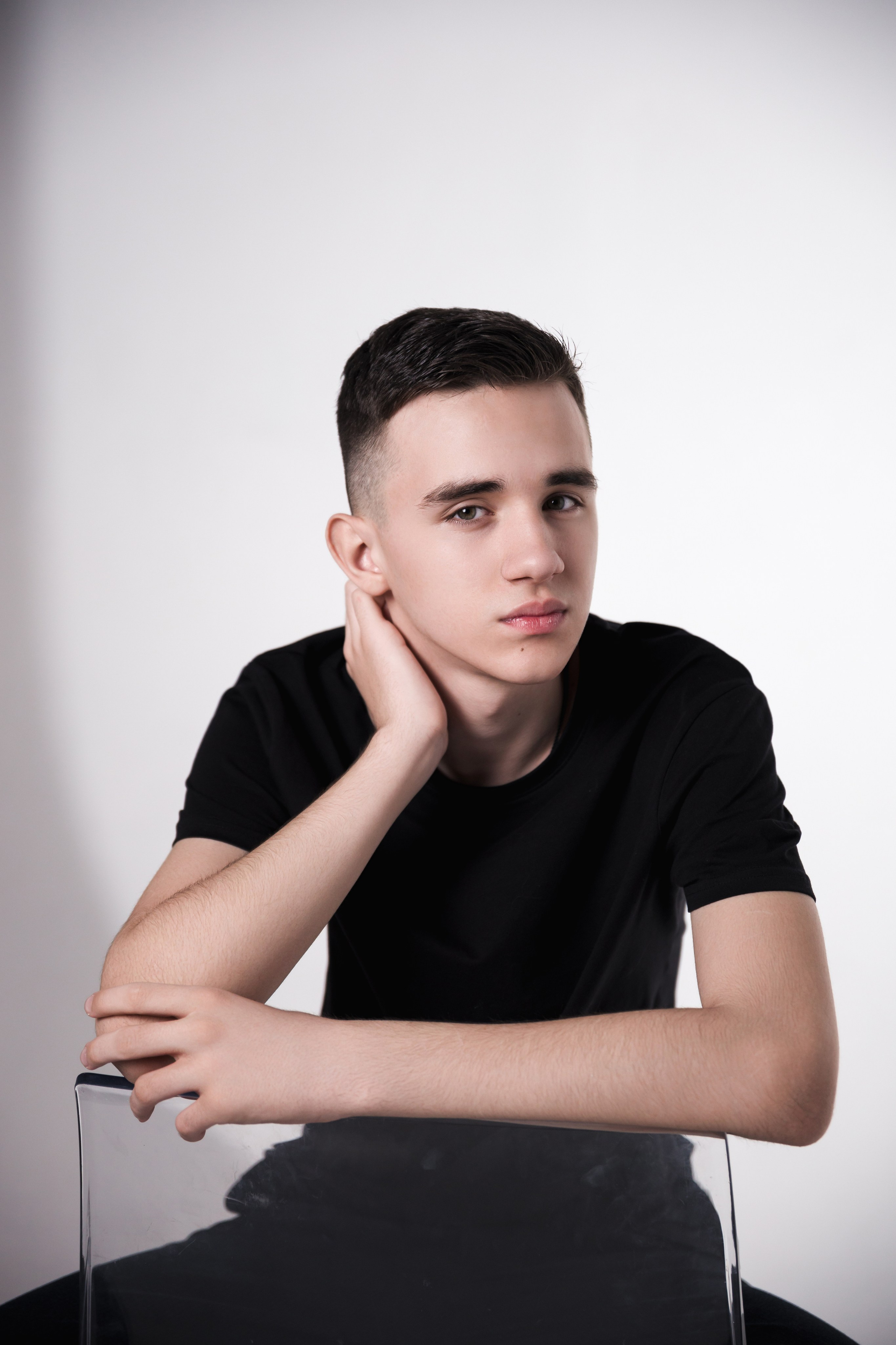 Мама и сын_циклорама. Фотограф Воронеж, Новая Усмань Мария Бублик