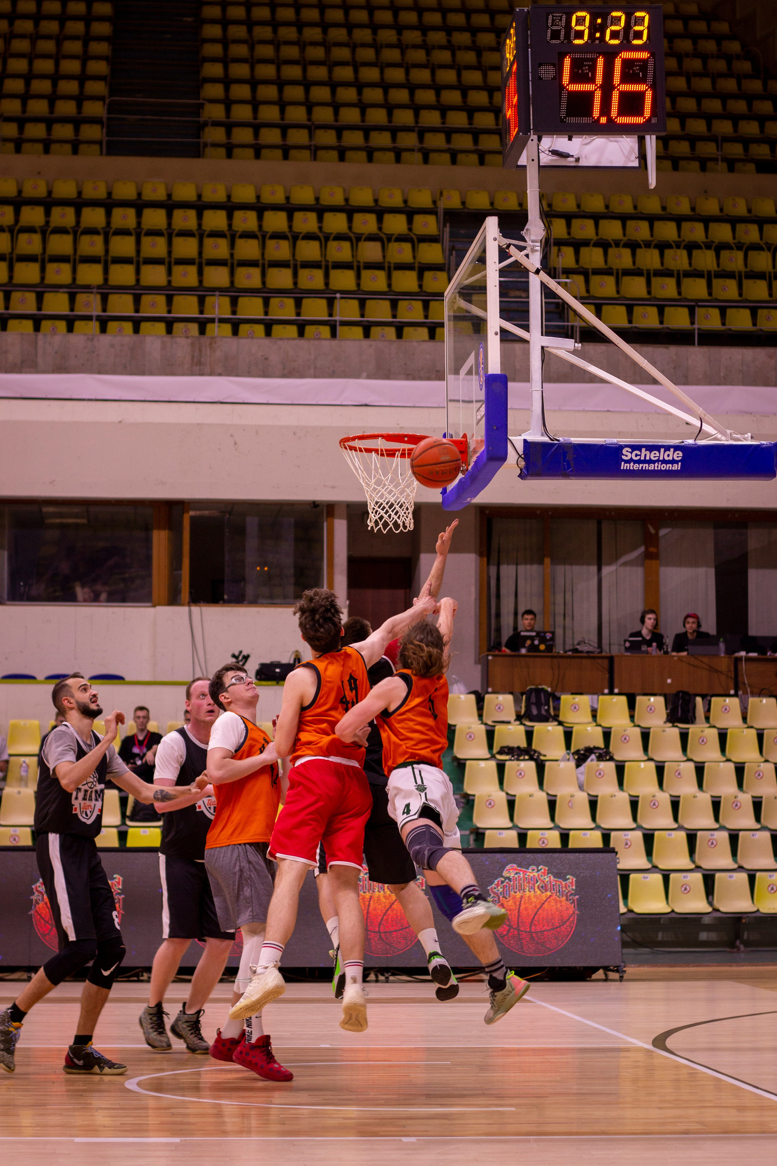 Фоторепортаж баскетбольного матча. Портретный и репортажный фотограф в Москве Кира Елинова