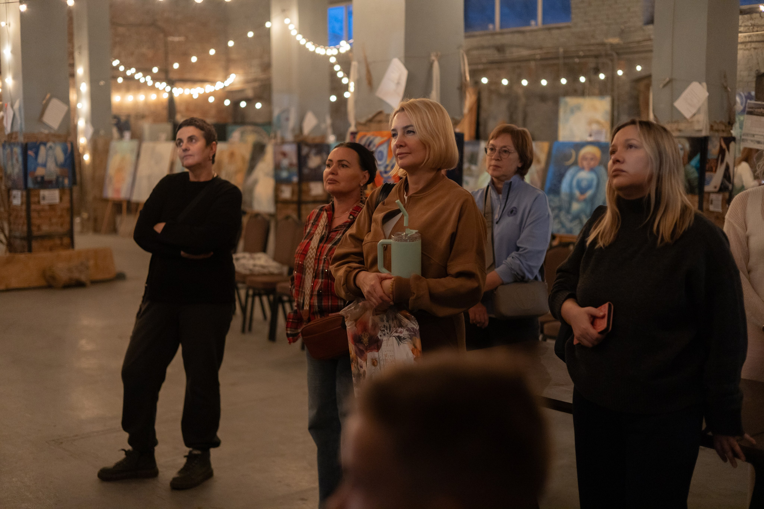 Выставка «АНГЕЛЫ МИРА». Фотограф Красноярск съемки лавстори, фотосессия в студии, портретная съемка, творческие фотосессии