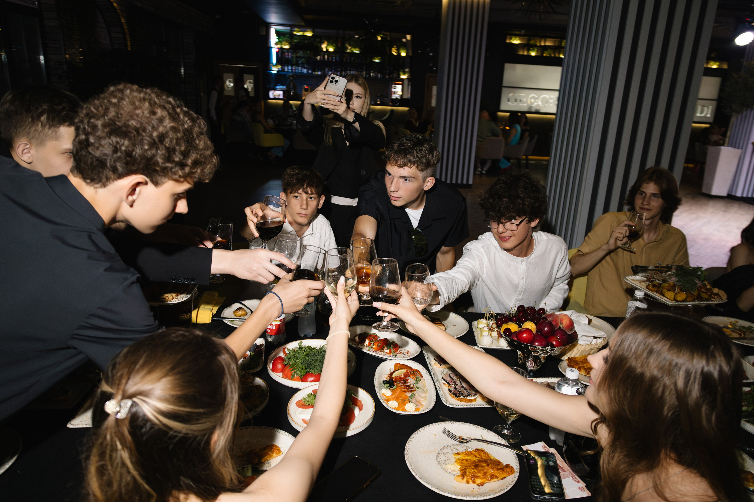 Выпускной 9В класса 2025. Артур Иликчян — Wedding & Event фотограф в Краснодаре