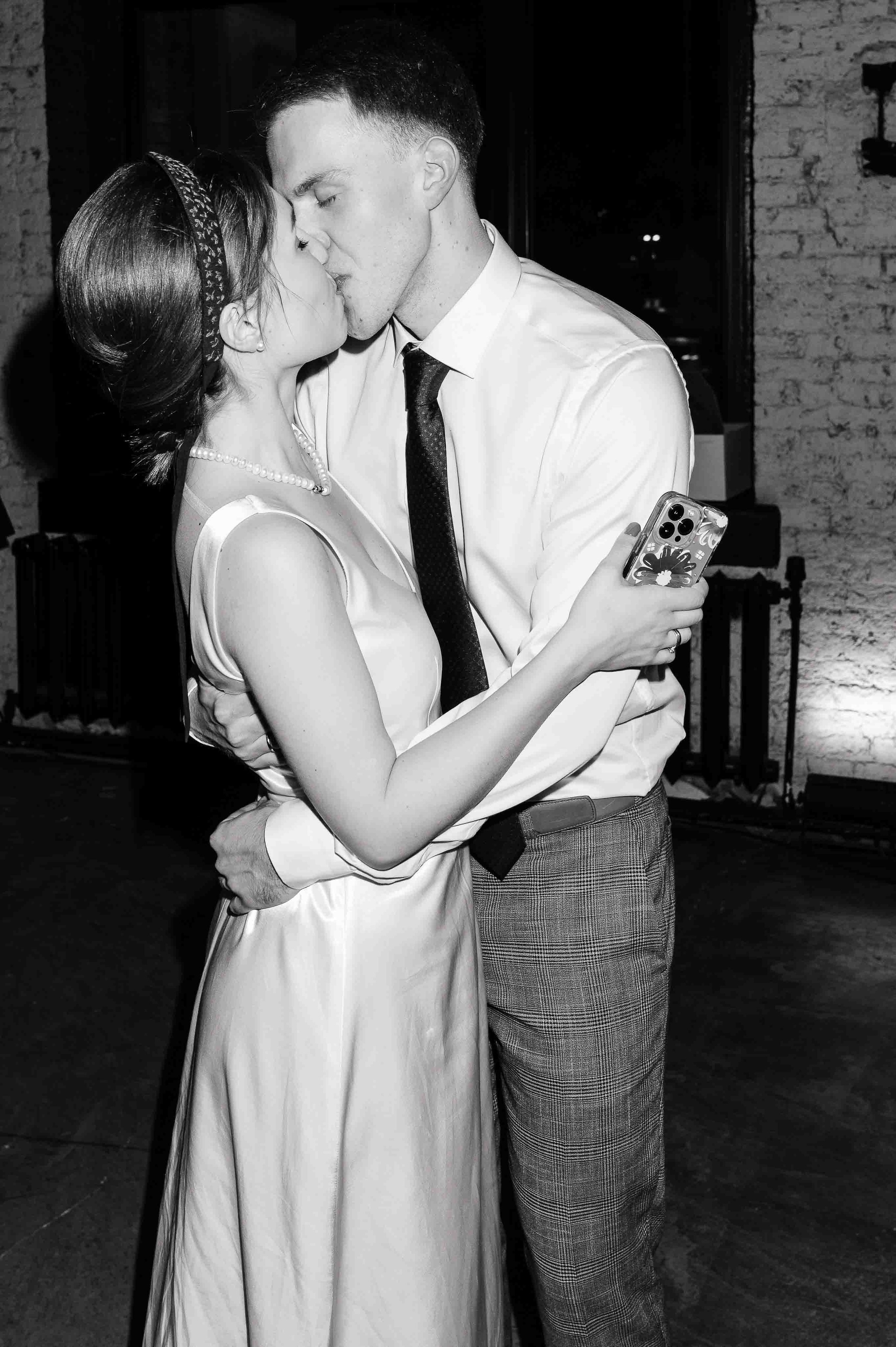 Утро невесты в гостинице. Свадебный и семейный фотограф в Котласе Никита Попов