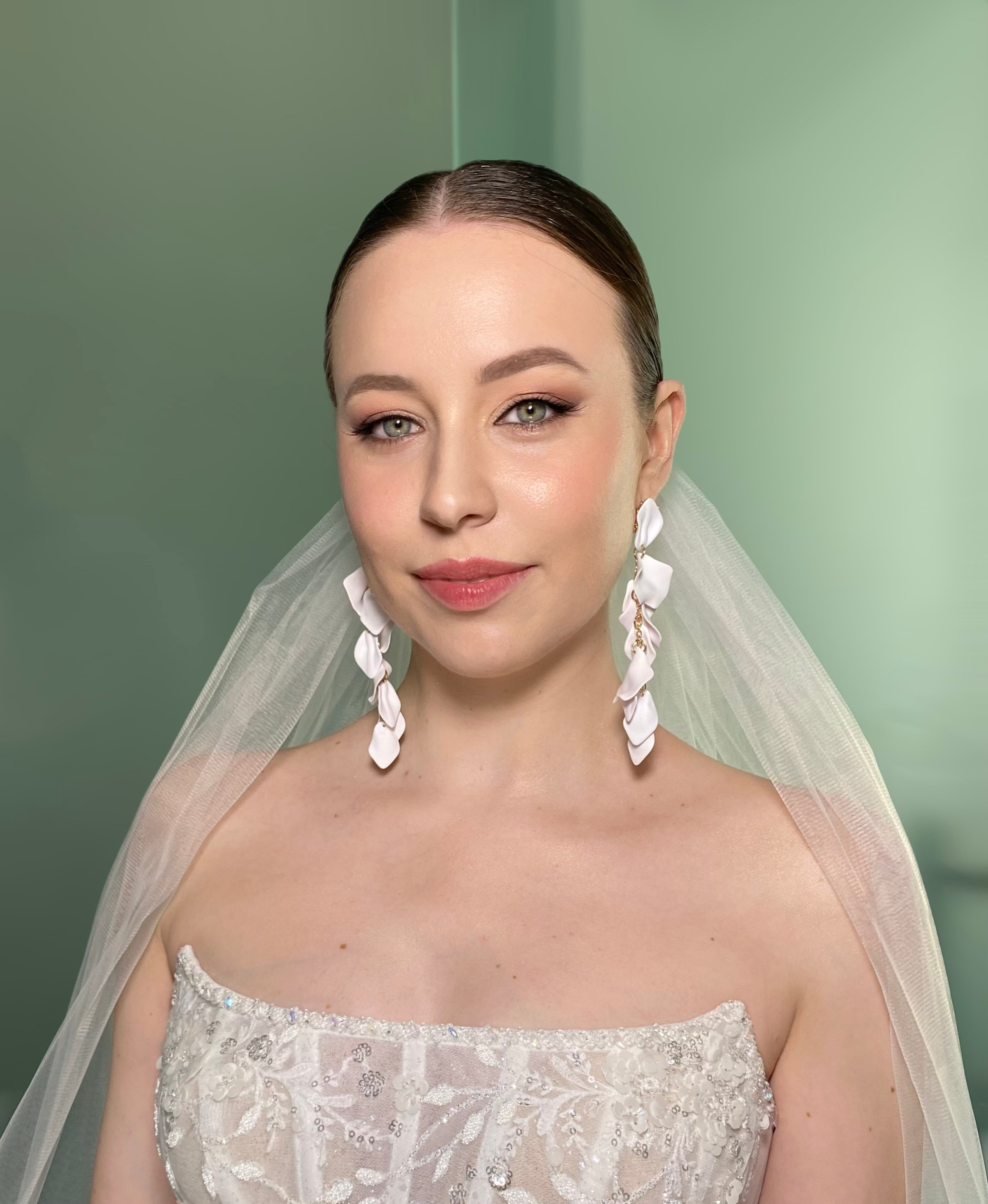 Свадебный образ макияж для невест Москве. СВАДЕБНЫЙ ВИЗАЖИСТ-СТИЛИСТ В МОСКВЕ ПРИЧЕСКИ МАКИЯЖ БРОВИ ВЫЕЗД