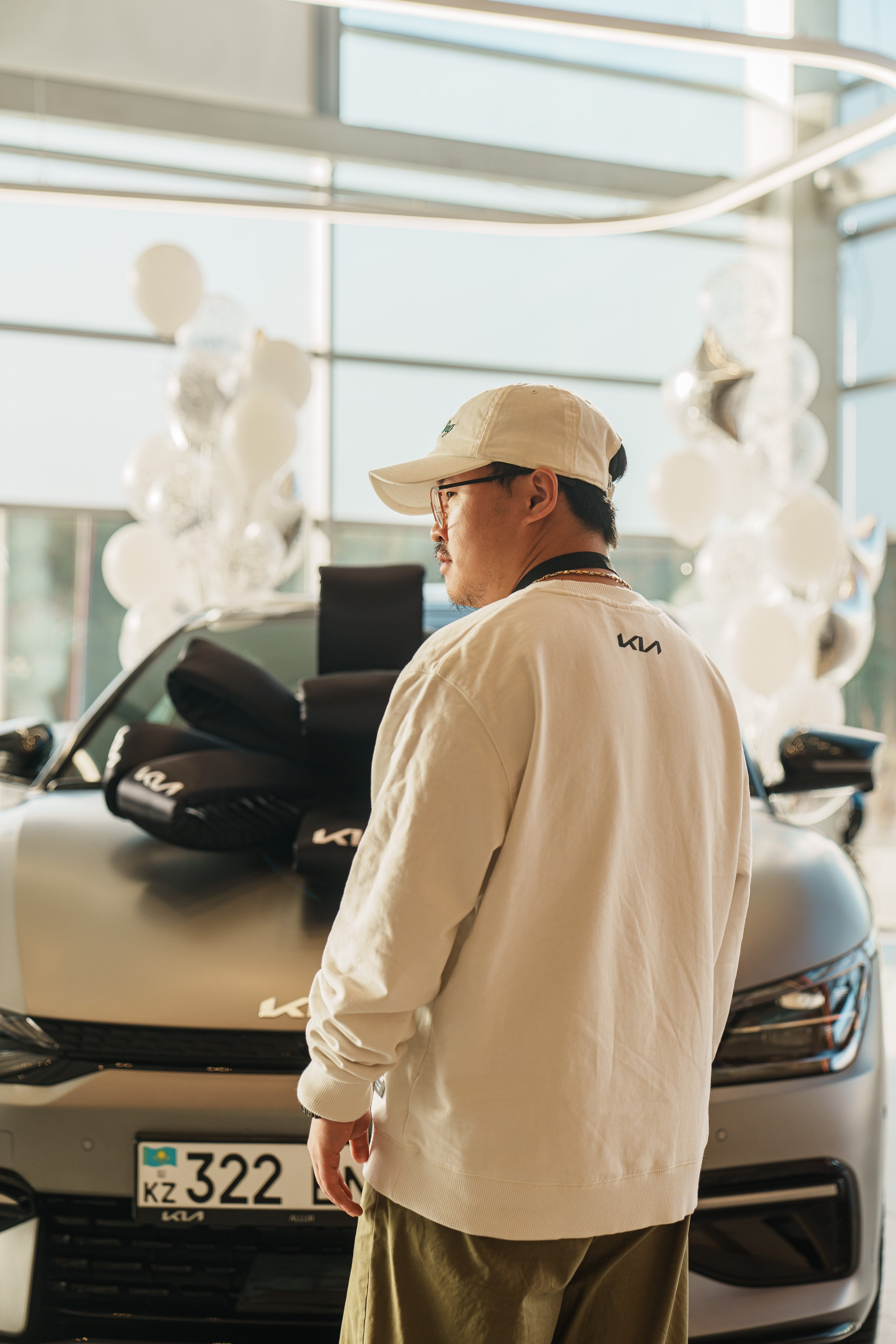 Kia EV6 Вручение Евгений Чебаткову. Фотограф TAULAN_1