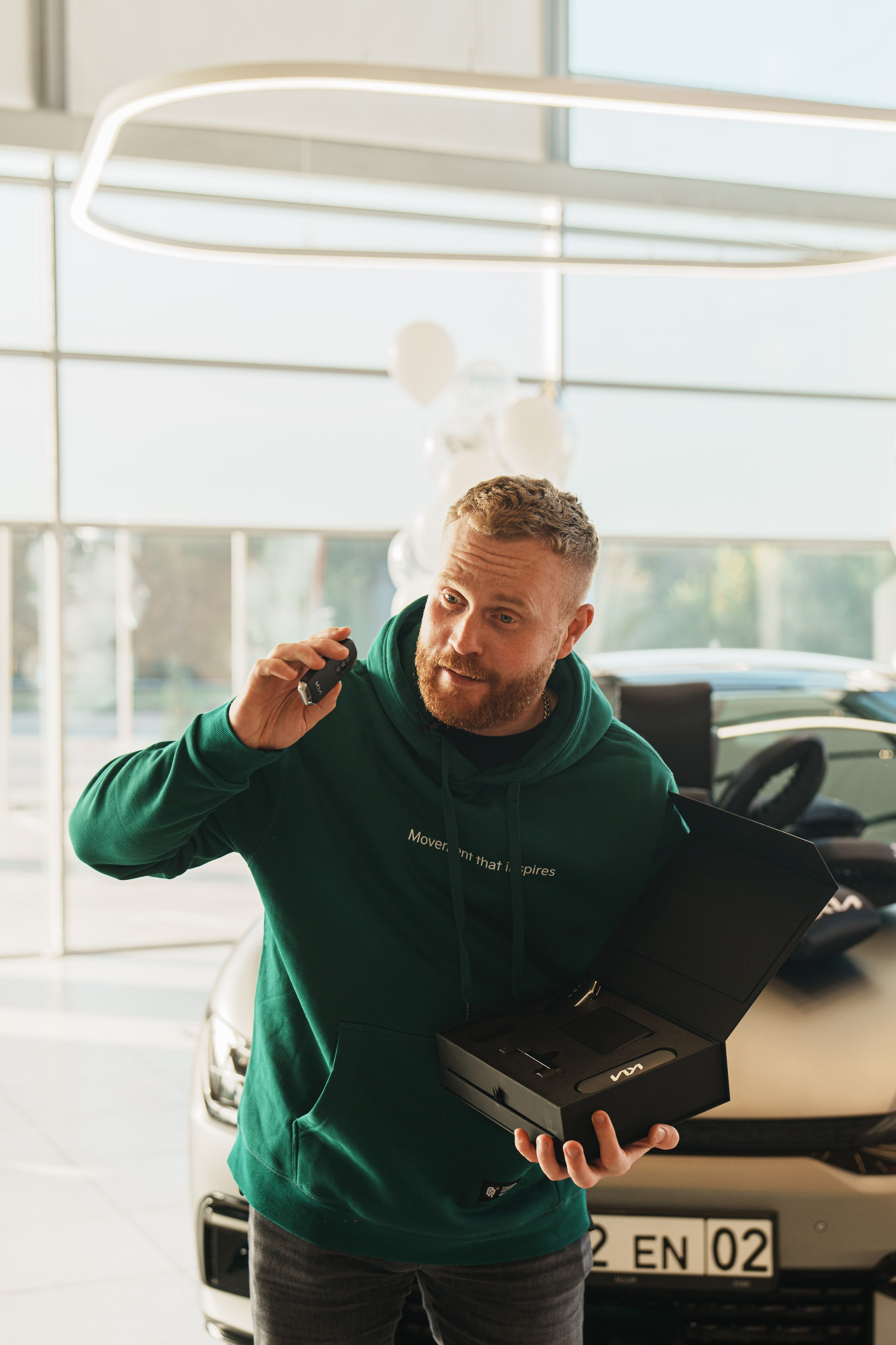 Kia EV6 Вручение Евгений Чебаткову. Фотограф TAULAN_1