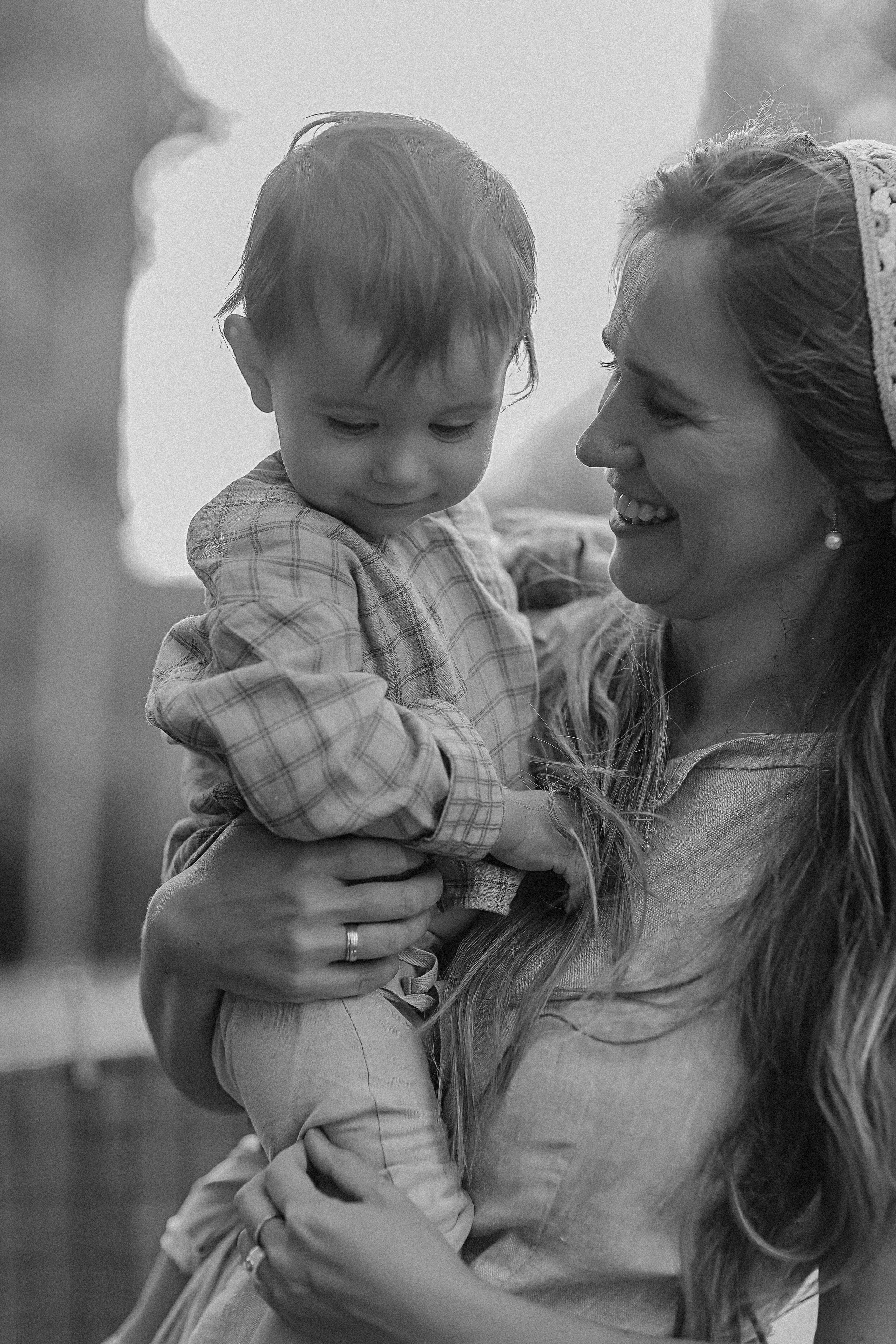 Стирка у дома. Семейный фотограф Тюмень, фотограф на роды Салмина Мария